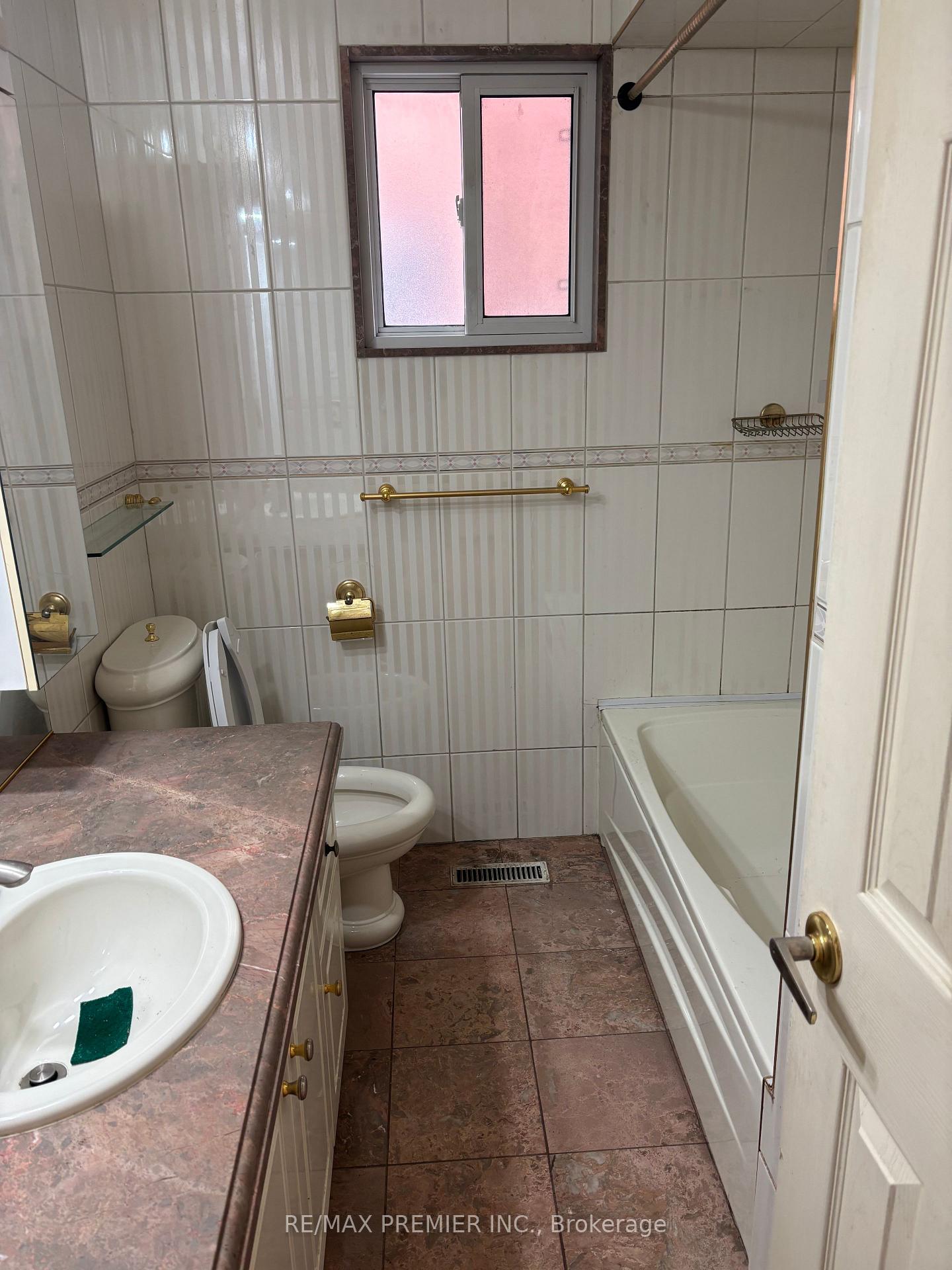 Photo 7 of Unit Main Floor, 37 Irwin Road S, Etobicoke, Elms-Old Rexdale — HOMEH