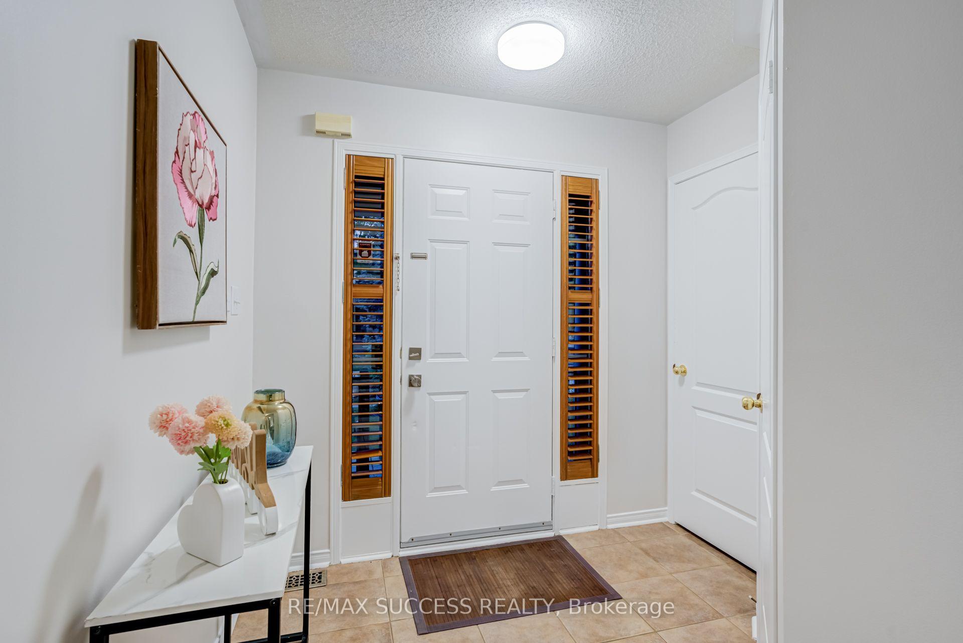 Photo 3 of 54 Ferncroft Place, Brampton, Fletcher's Meadow — HOMEH