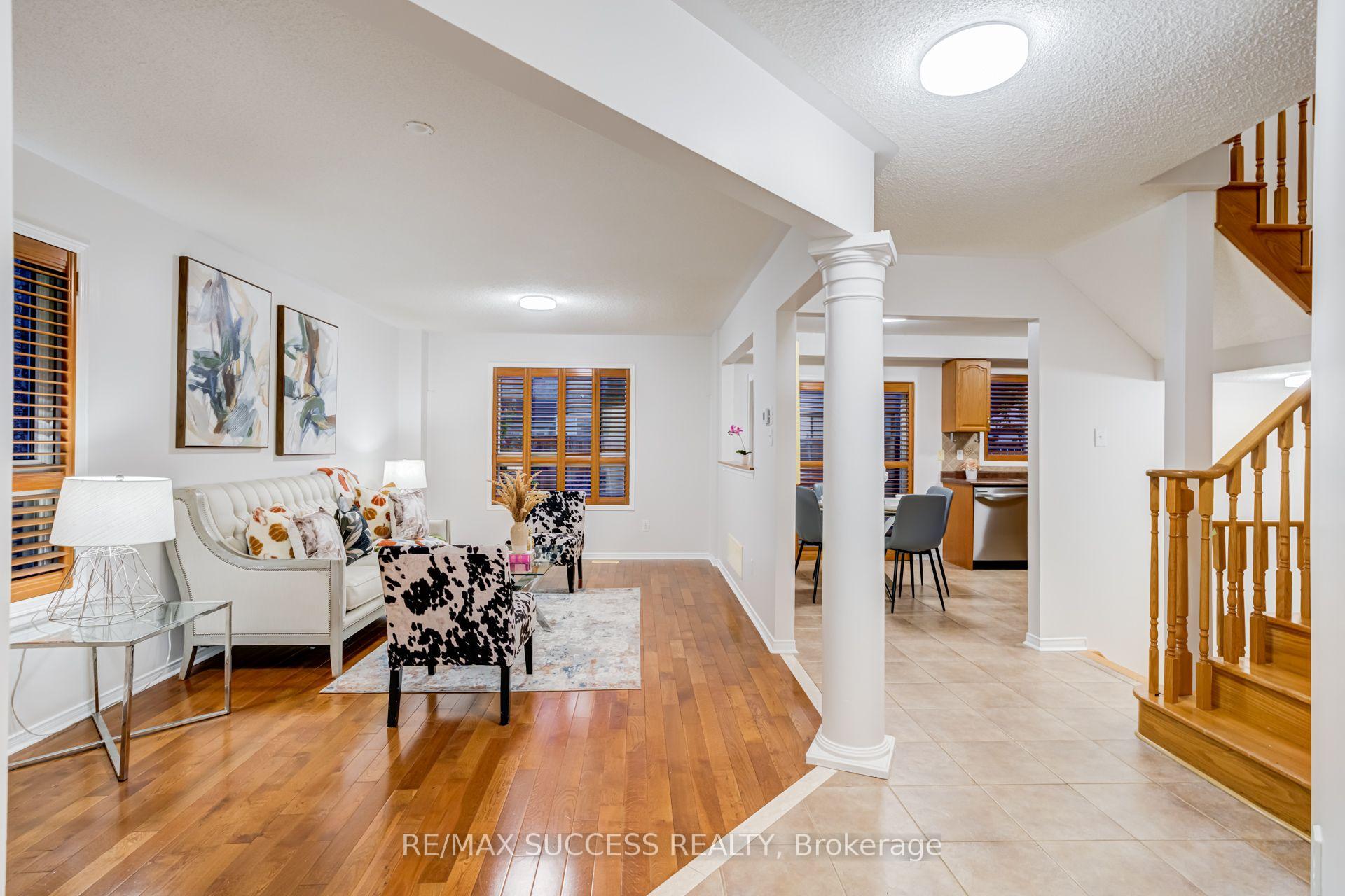 Photo 5 of 54 Ferncroft Place, Brampton, Fletcher's Meadow — HOMEH