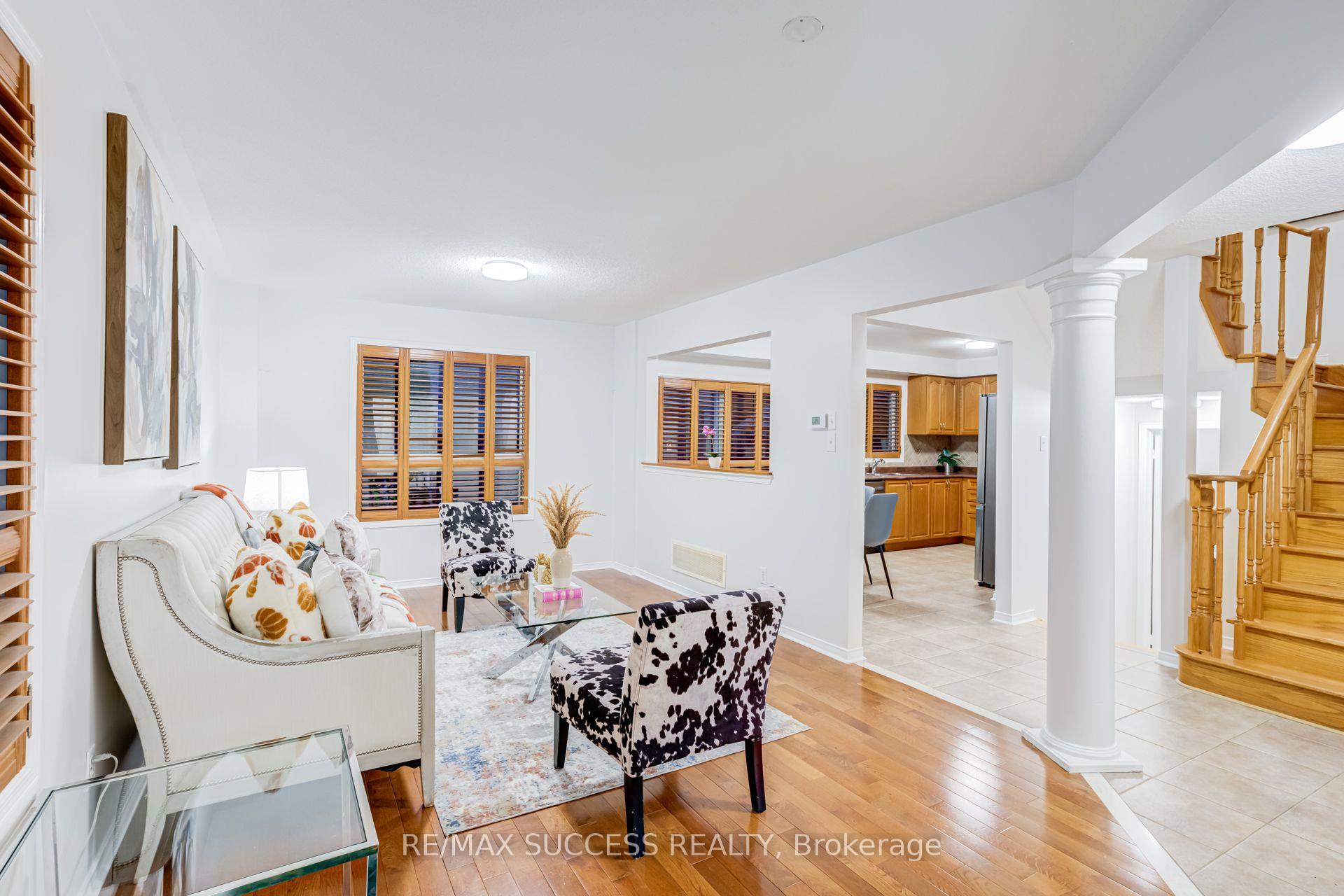 Photo 10 of 54 Ferncroft Place, Brampton, Fletcher's Meadow — HOMEH