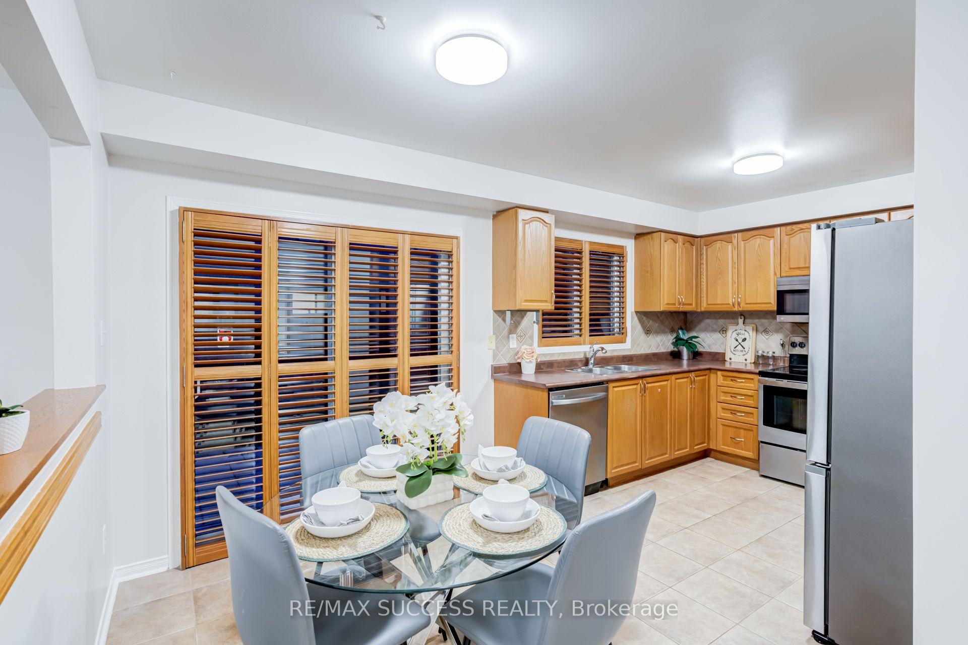 Photo 12 of 54 Ferncroft Place, Brampton, Fletcher's Meadow — HOMEH