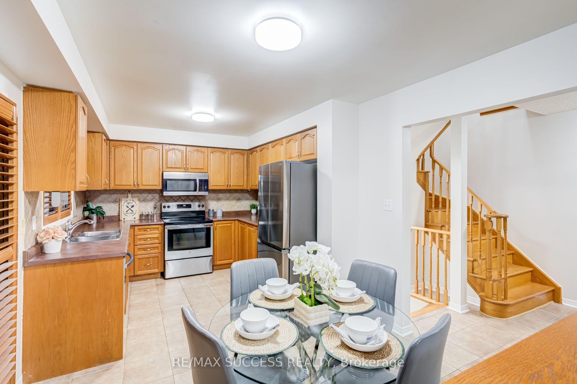 Photo 16 of 54 Ferncroft Place, Brampton, Fletcher's Meadow — HOMEH