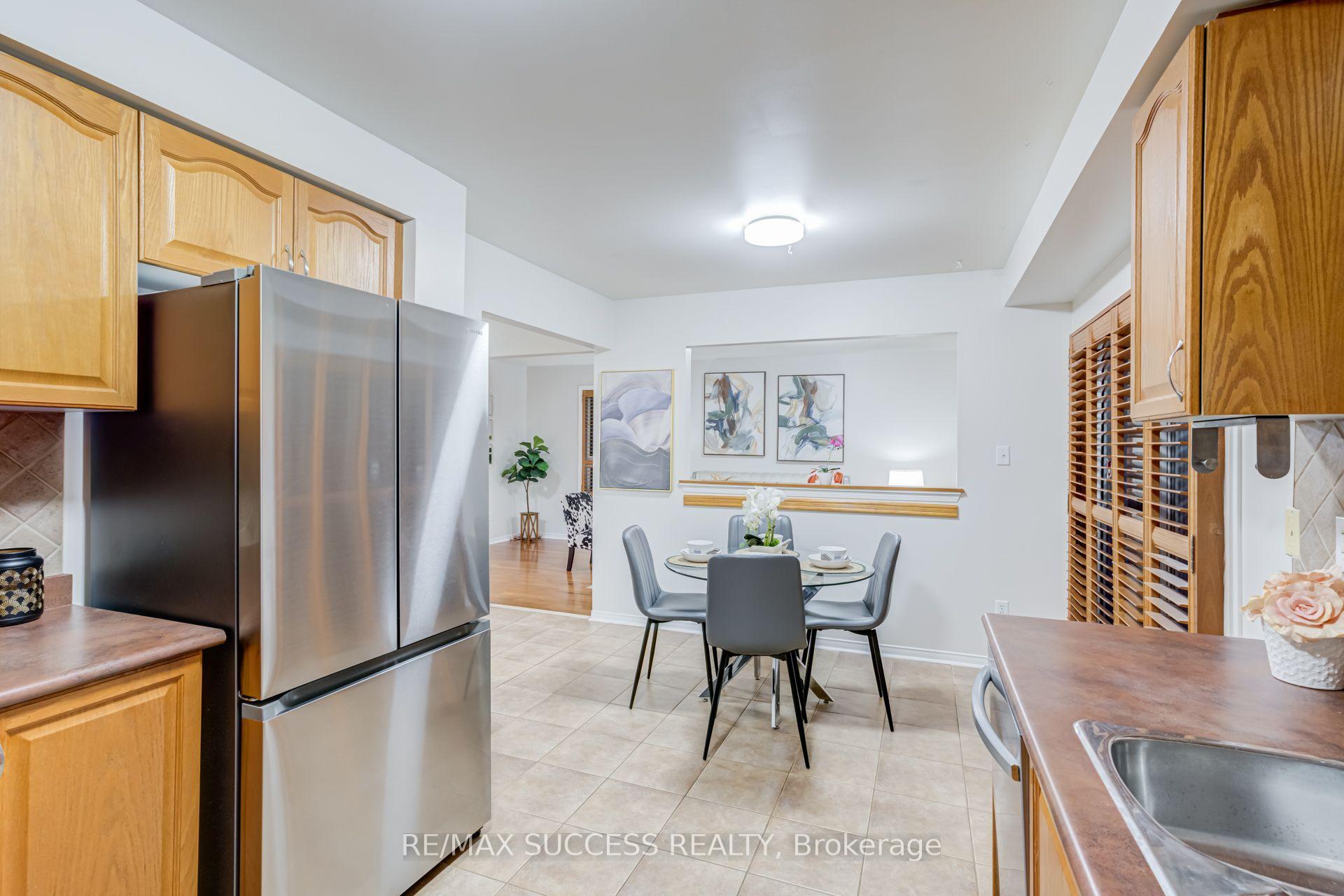 Photo 18 of 54 Ferncroft Place, Brampton, Fletcher's Meadow — HOMEH