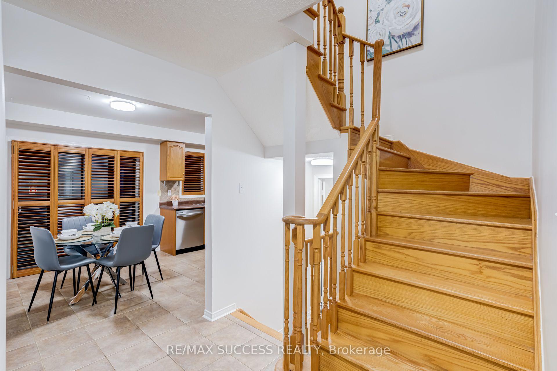 Photo 21 of 54 Ferncroft Place, Brampton, Fletcher's Meadow — HOMEH