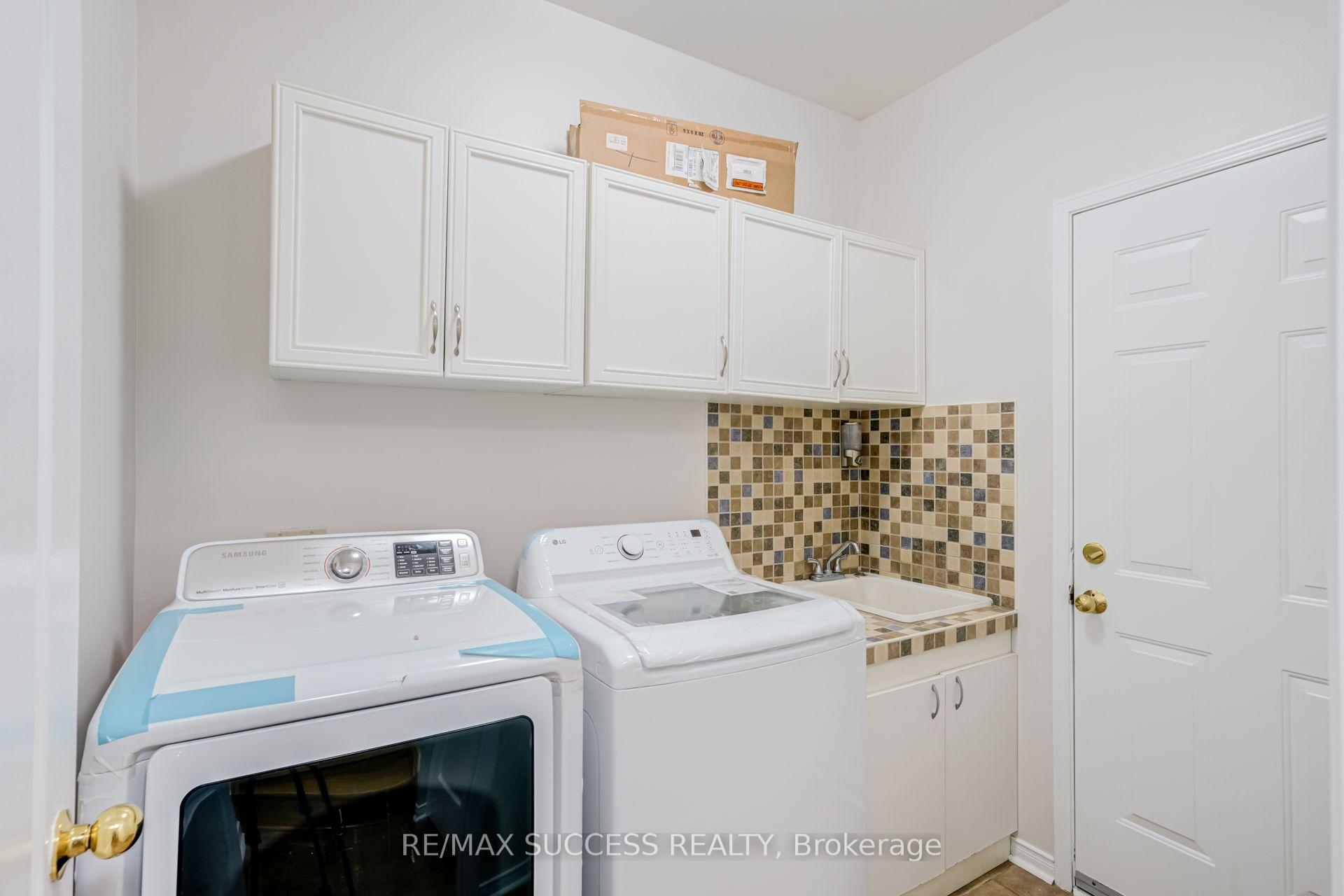 Photo 22 of 54 Ferncroft Place, Brampton, Fletcher's Meadow — HOMEH