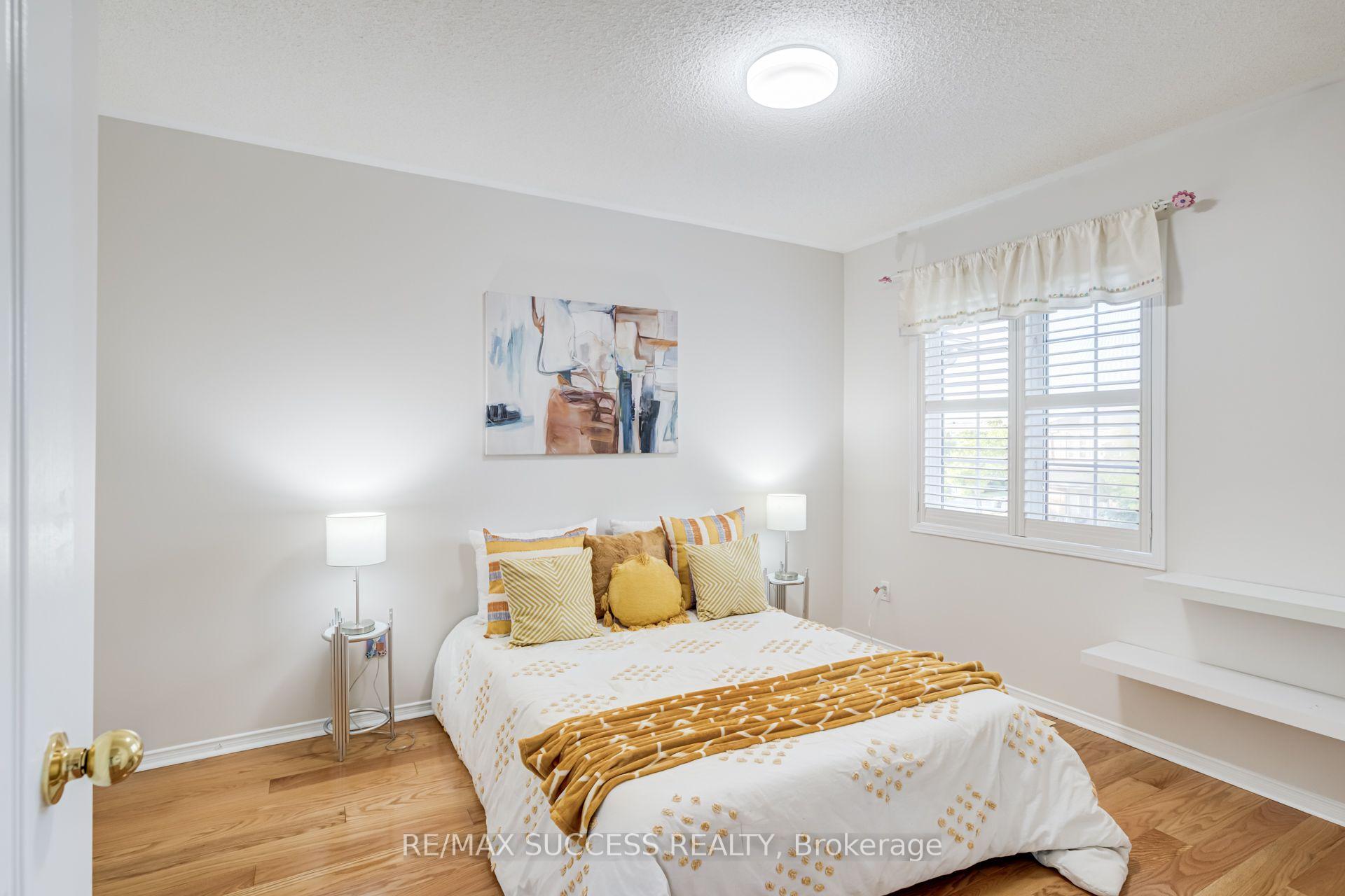 Photo 28 of 54 Ferncroft Place, Brampton, Fletcher's Meadow — HOMEH