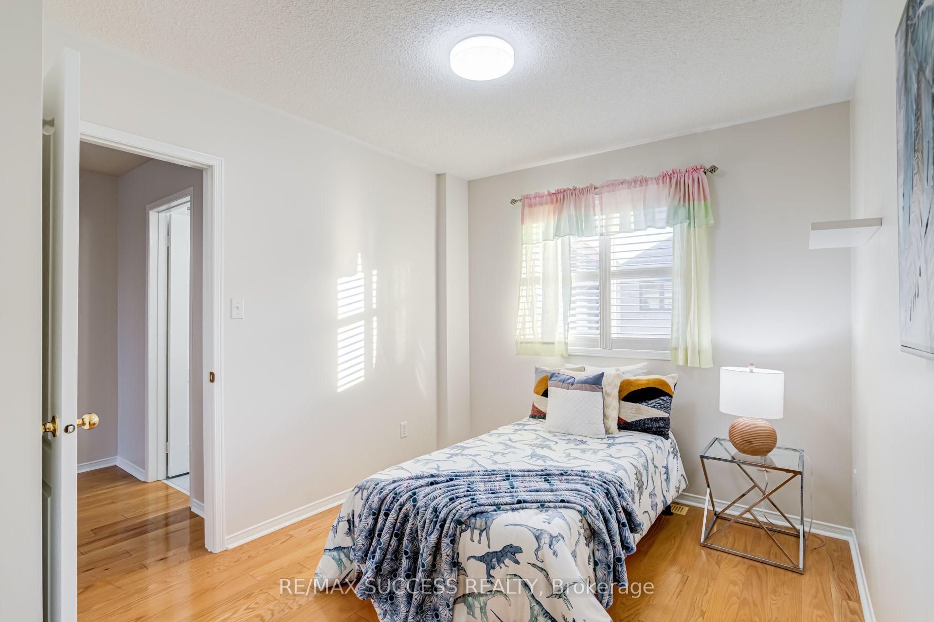 Photo 29 of 54 Ferncroft Place, Brampton, Fletcher's Meadow — HOMEH