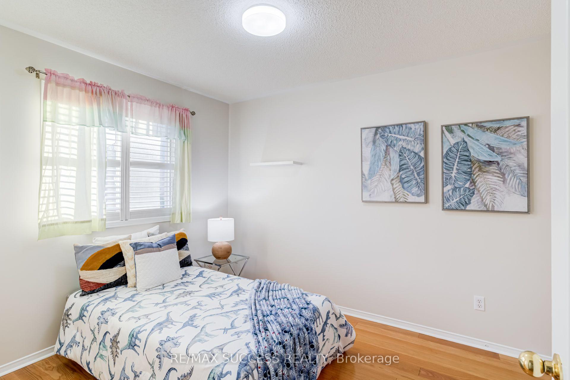 Photo 37 of 54 Ferncroft Place, Brampton, Fletcher's Meadow — HOMEH