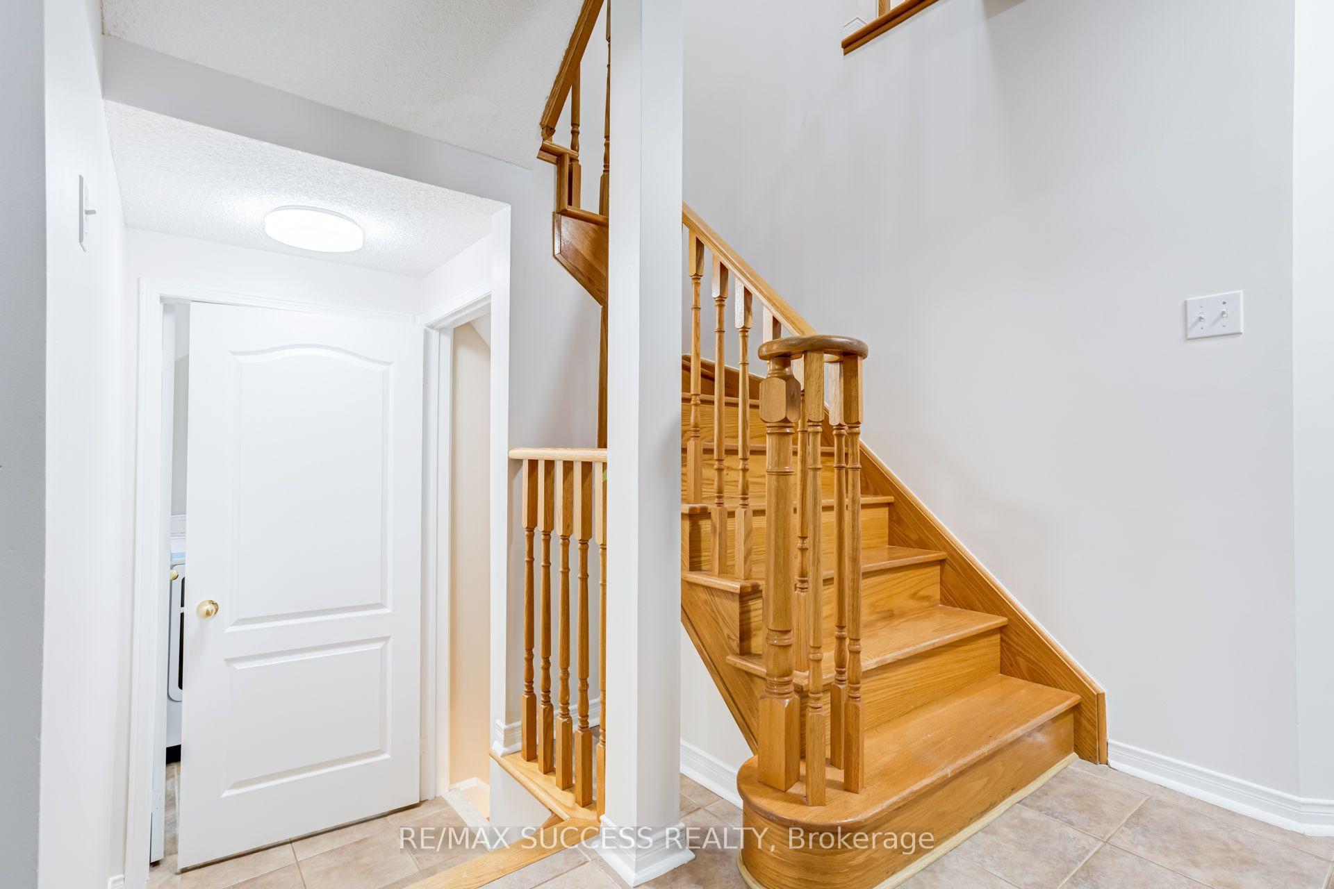 Photo 39 of 54 Ferncroft Place, Brampton, Fletcher's Meadow — HOMEH
