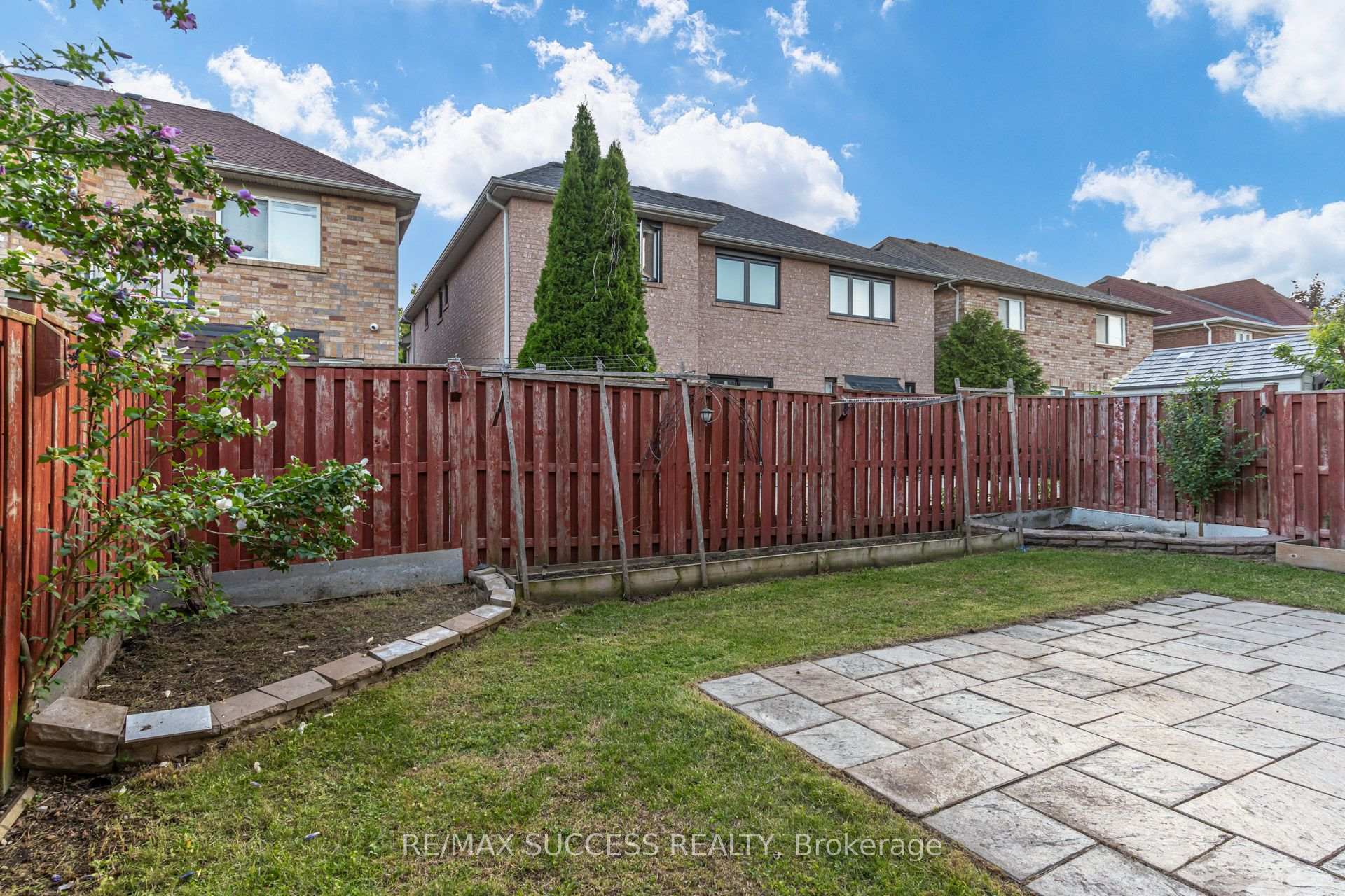 Photo 44 of 54 Ferncroft Place, Brampton, Fletcher's Meadow — HOMEH