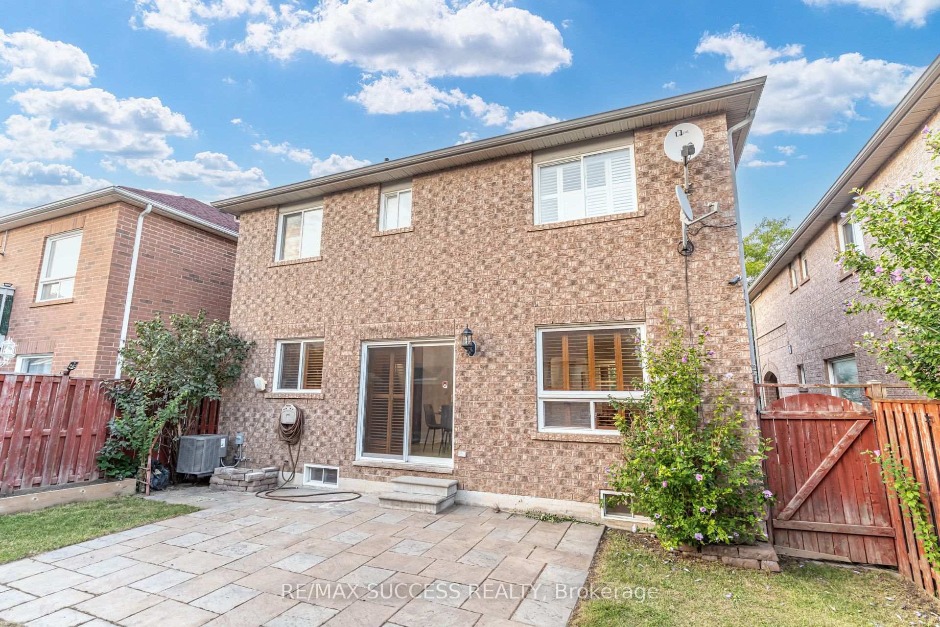 Photo 45 of 54 Ferncroft Place, Brampton, Fletcher's Meadow — HOMEH