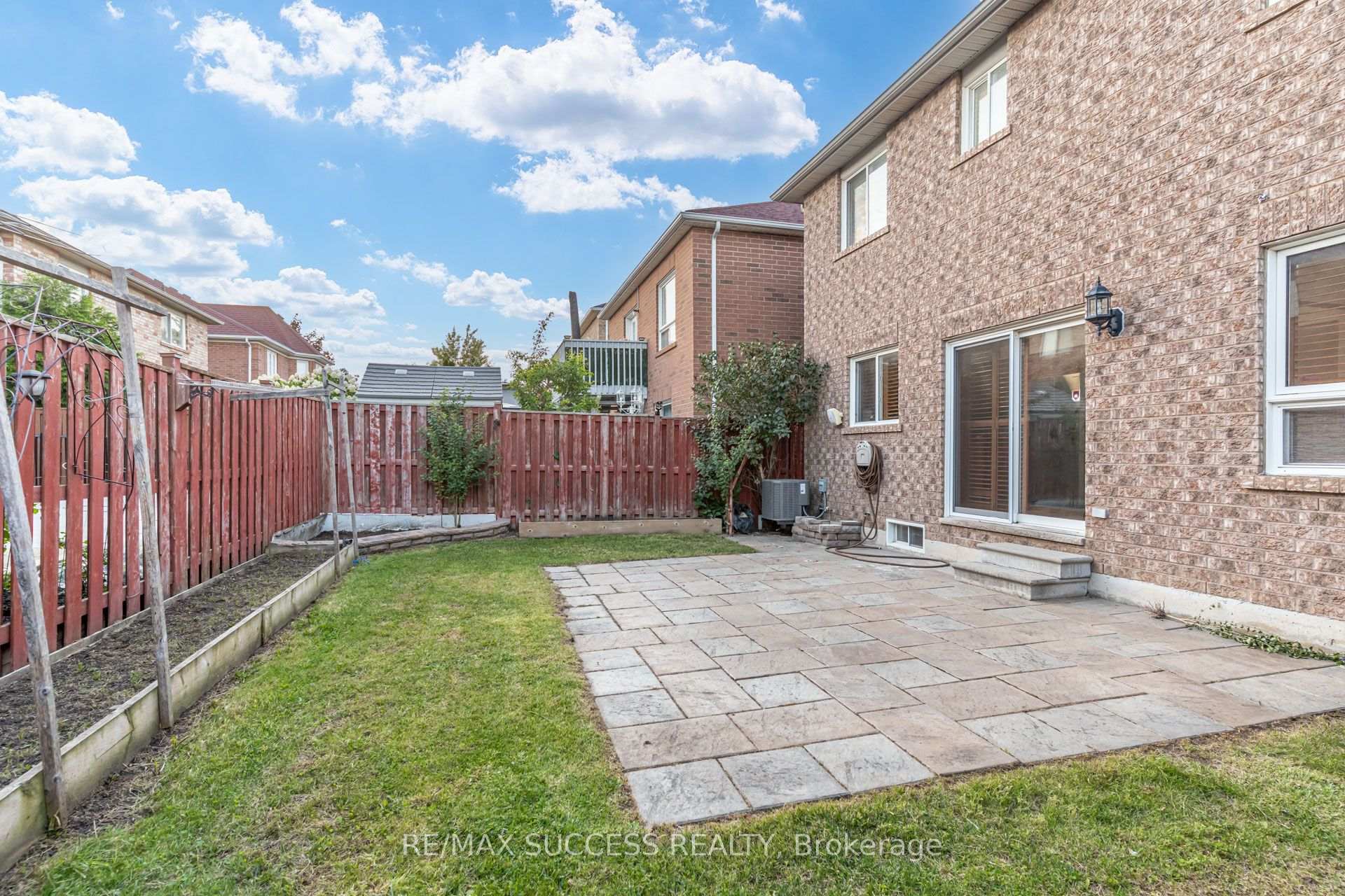 Photo 47 of 54 Ferncroft Place, Brampton, Fletcher's Meadow — HOMEH