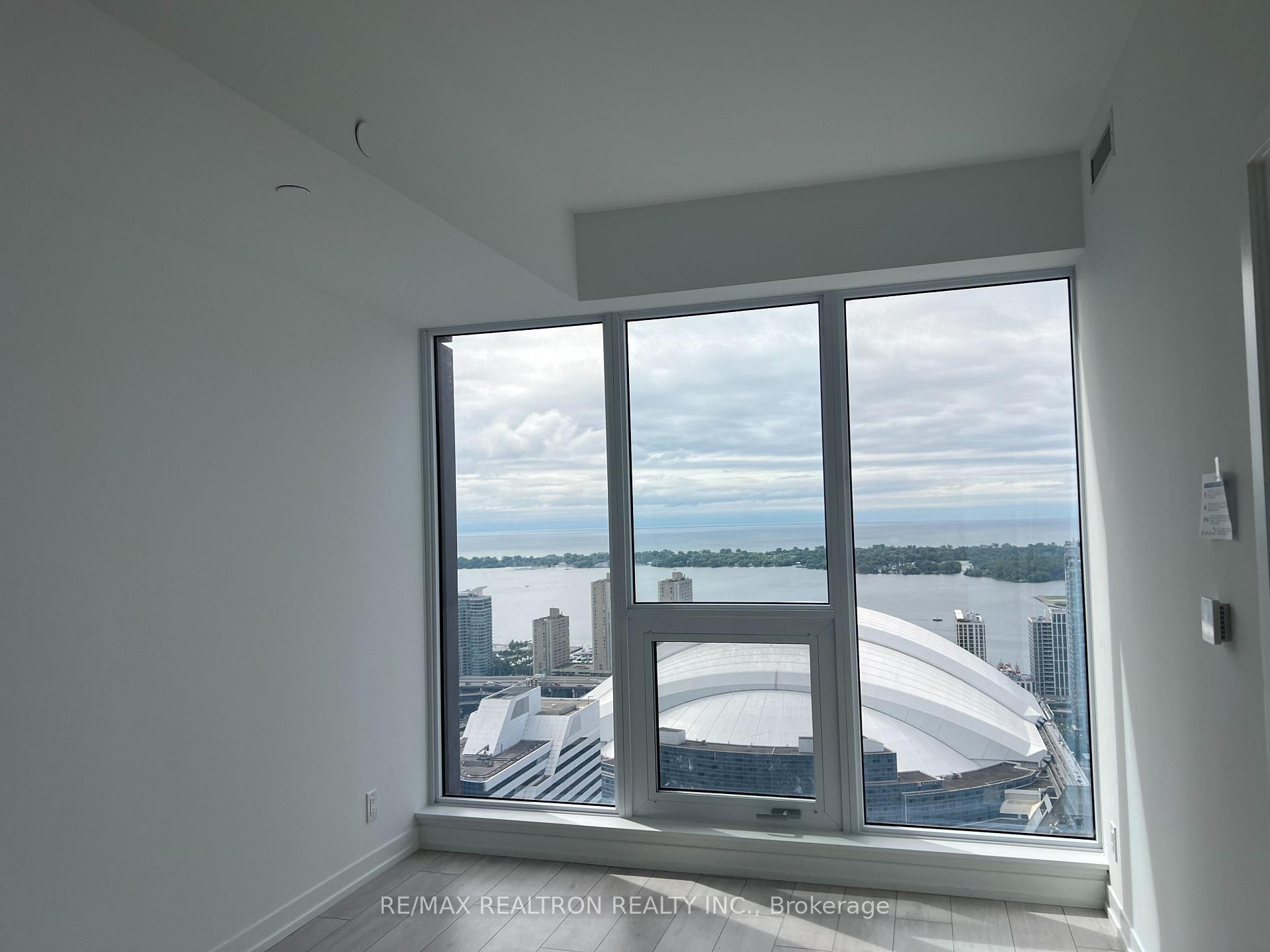 Photo 2 of Unit 4715, 55 Mercer Street, Toronto, Waterfront Communities — HOMEH