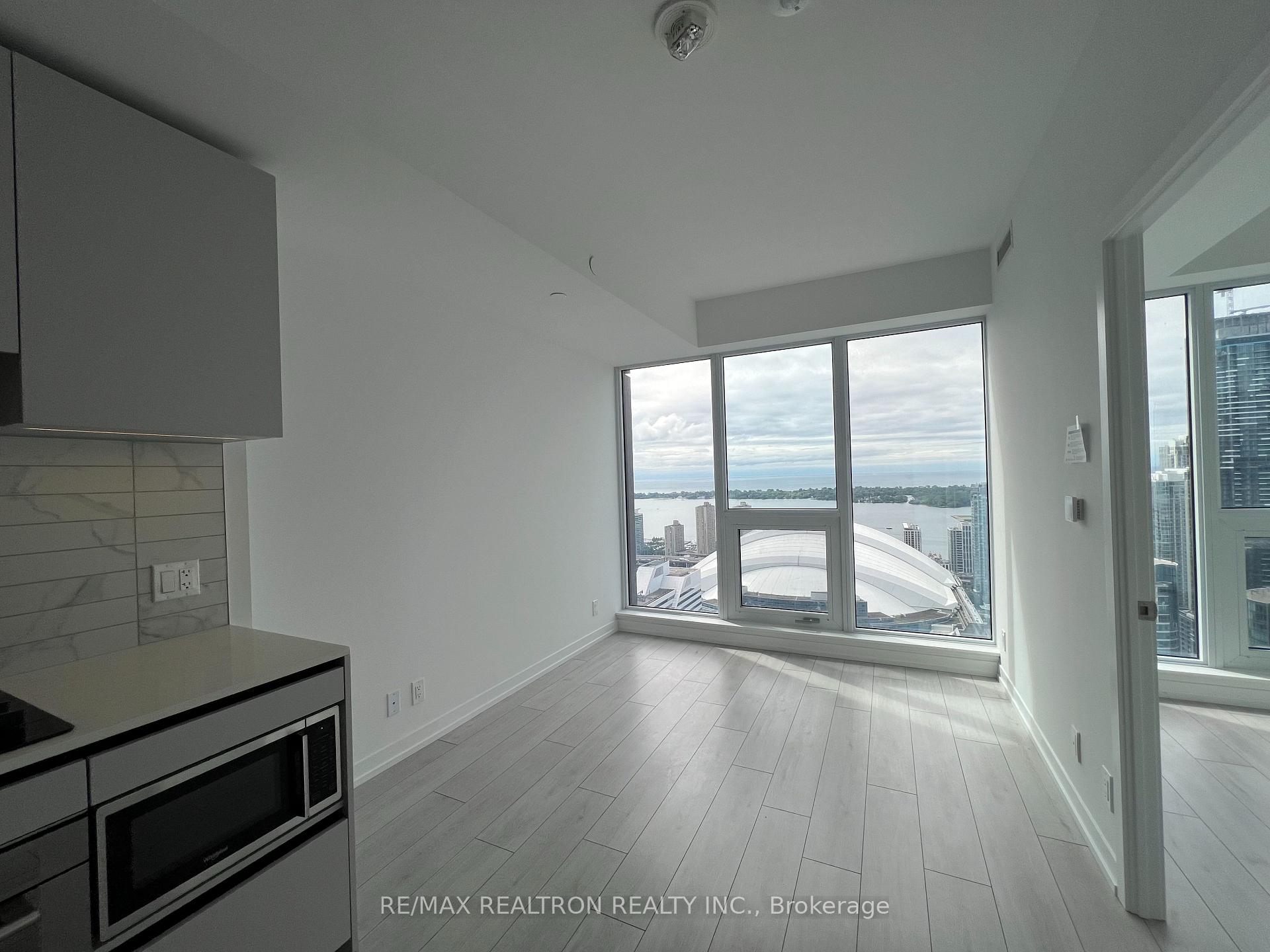 Photo 3 of Unit 4715, 55 Mercer Street, Toronto, Waterfront Communities — HOMEH