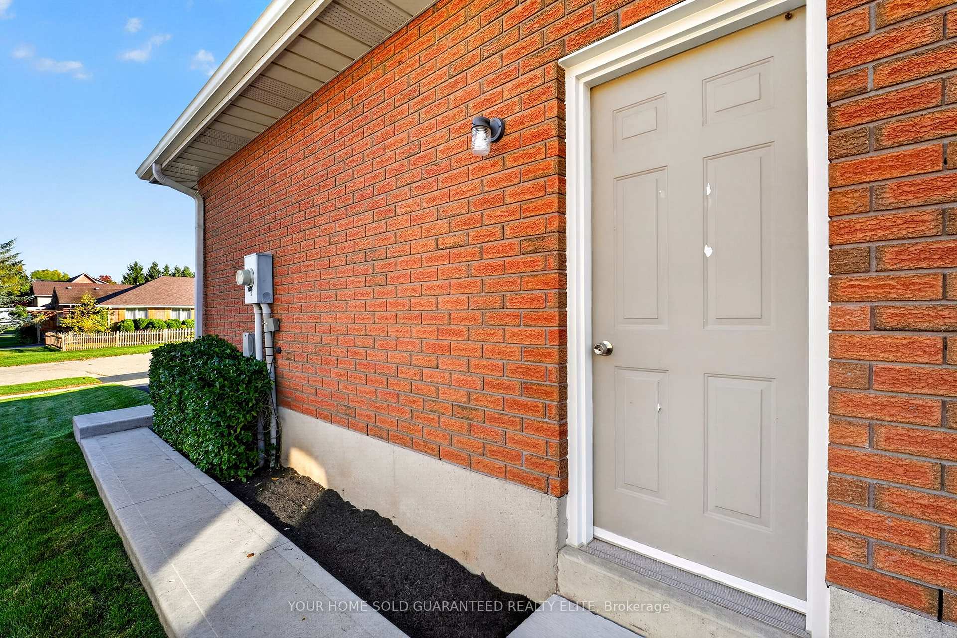 Photo 21 of 90 Victor Boulevard, Brant, South Dumfries — HOMEH