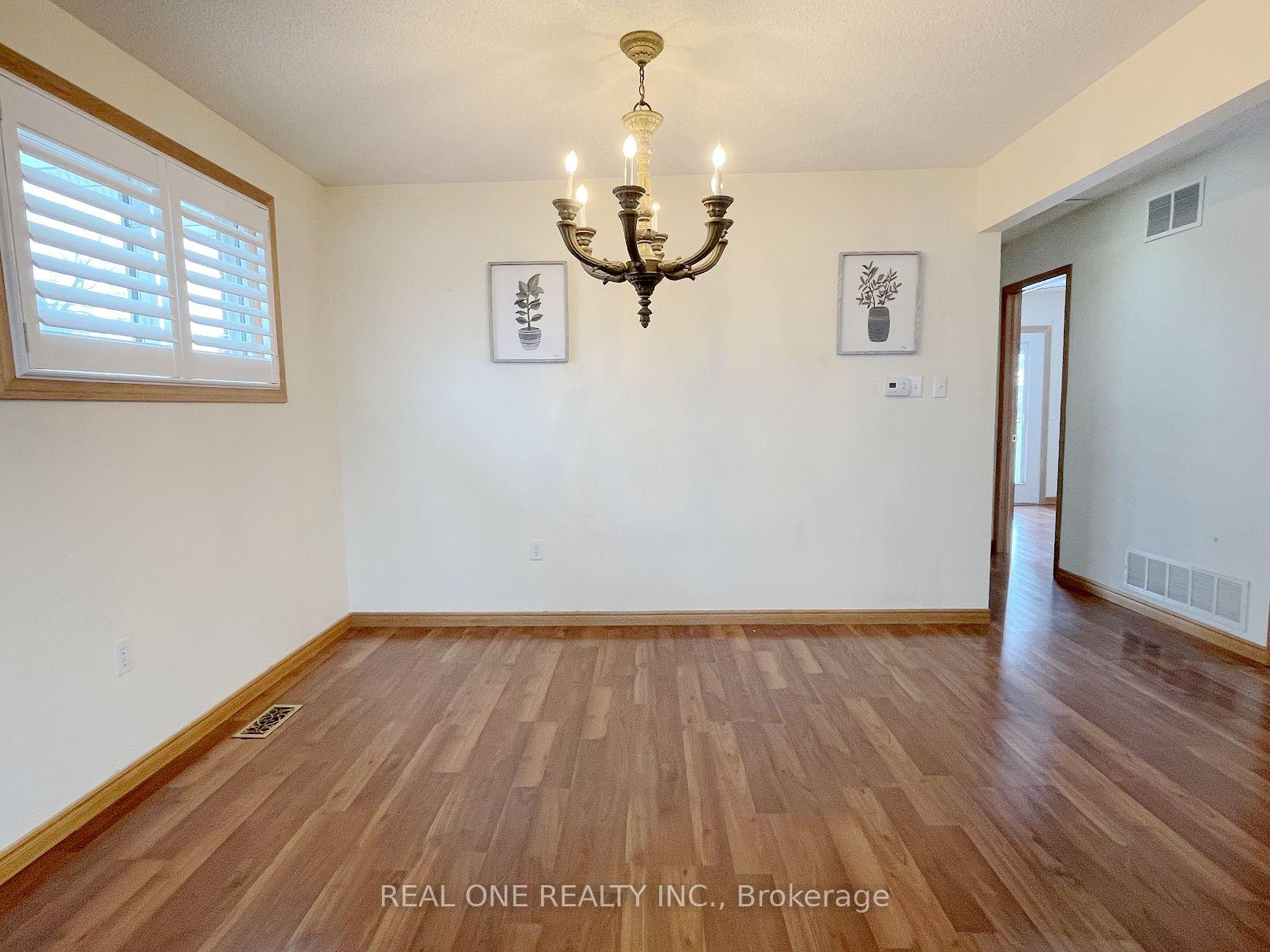 Photo 12 of Unit Upper, 25 Terrace Drive, Hamilton, Balfour — HOMEH