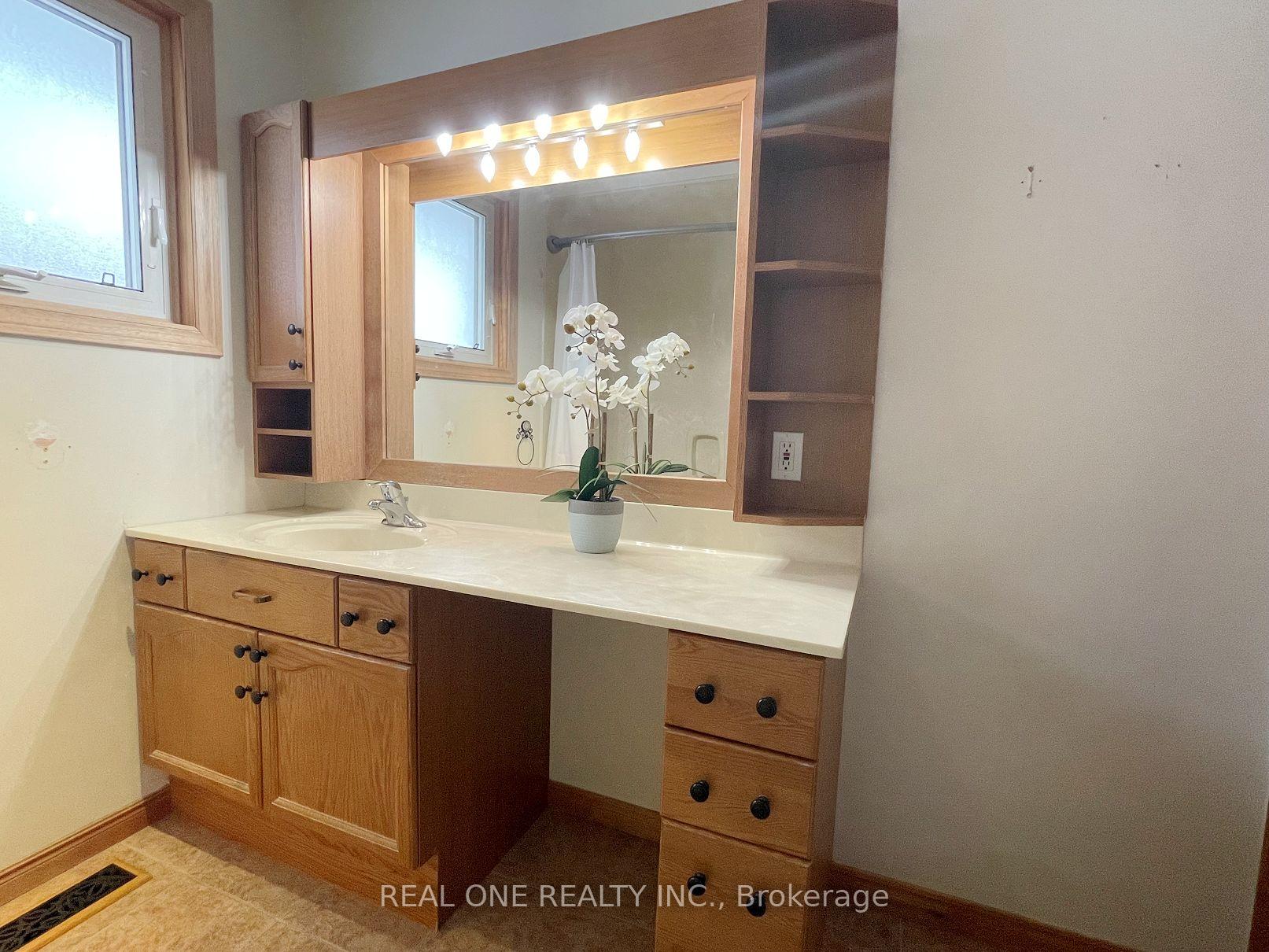 Photo 32 of Unit Upper, 25 Terrace Drive, Hamilton, Balfour — HOMEH