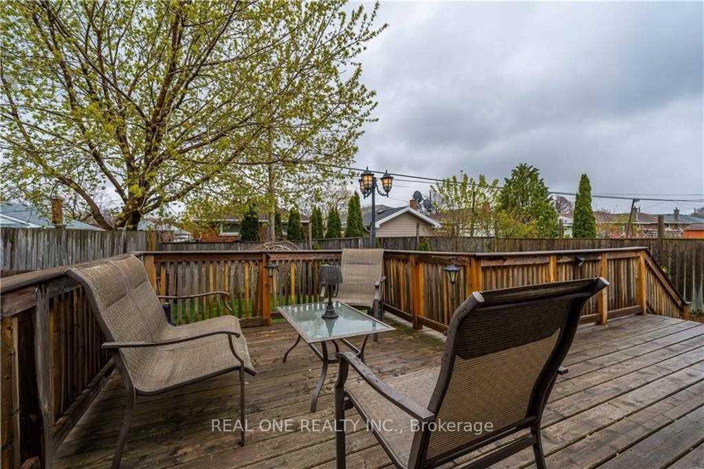 Photo 42 of Unit Upper, 25 Terrace Drive, Hamilton, Balfour — HOMEH