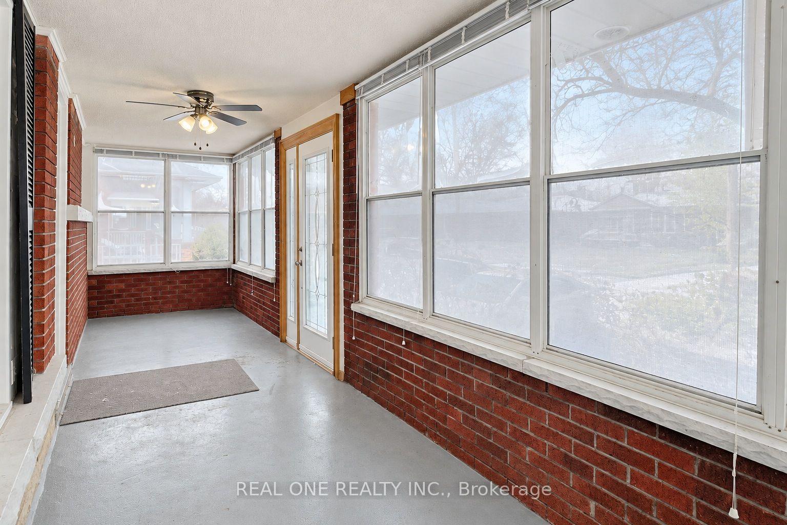 Photo 3 of Unit Upper, 25 Terrace Drive, Hamilton, Balfour — HOMEH