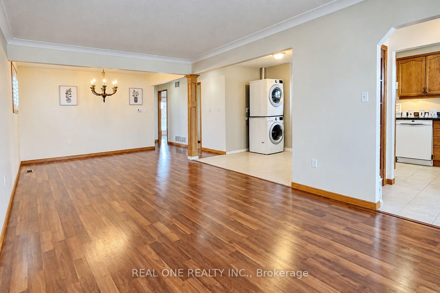 Photo 7 of Unit Upper, 25 Terrace Drive, Hamilton, Balfour — HOMEH