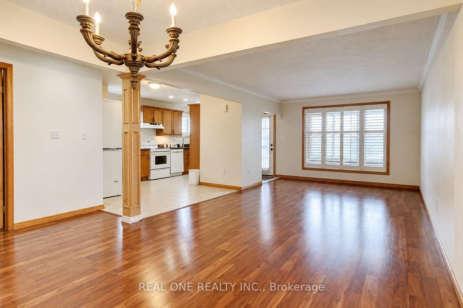 Photo 11 of Unit Upper, 25 Terrace Drive, Hamilton, Balfour — HOMEH