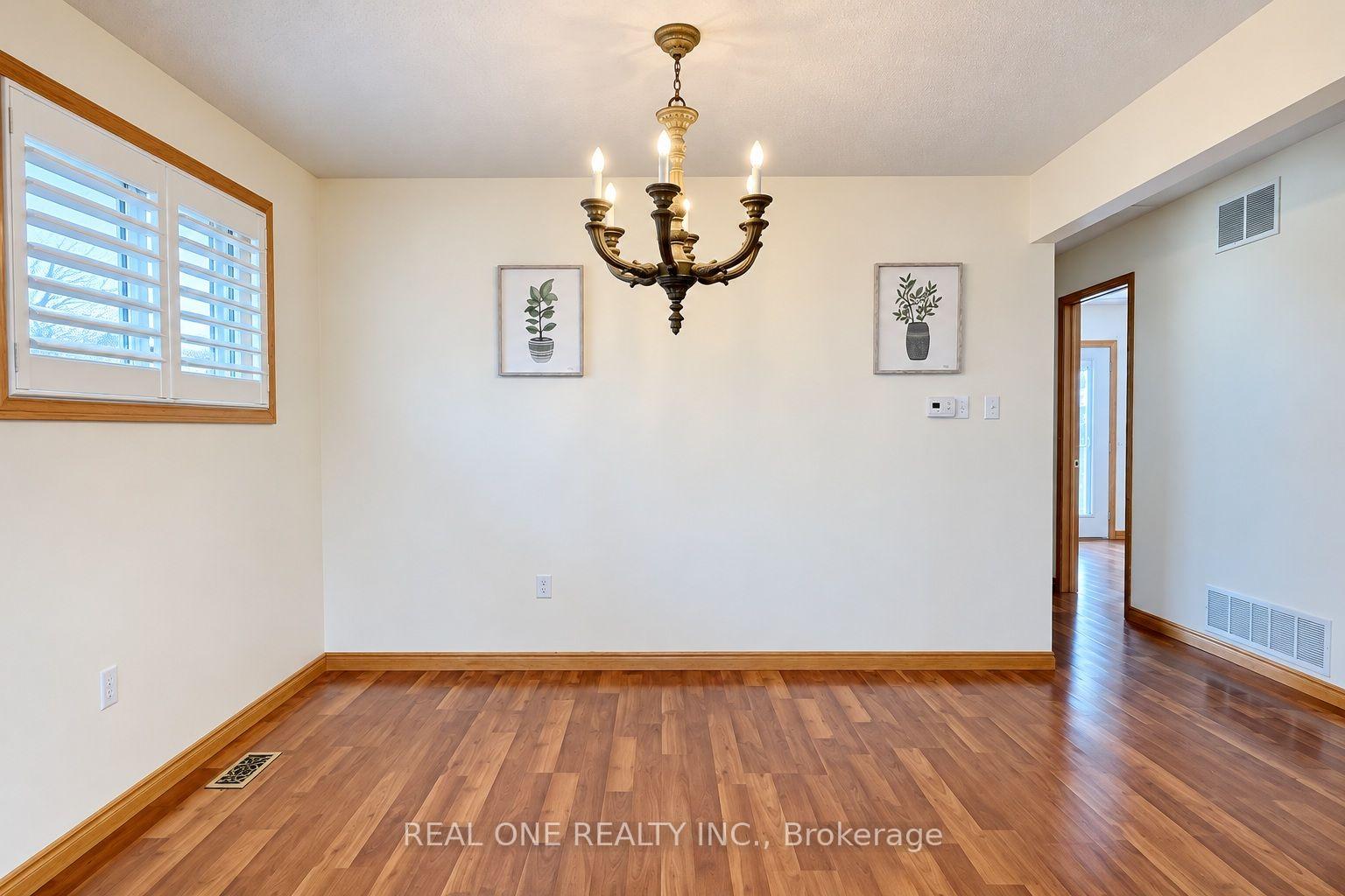 Photo 13 of Unit Upper, 25 Terrace Drive, Hamilton, Balfour — HOMEH