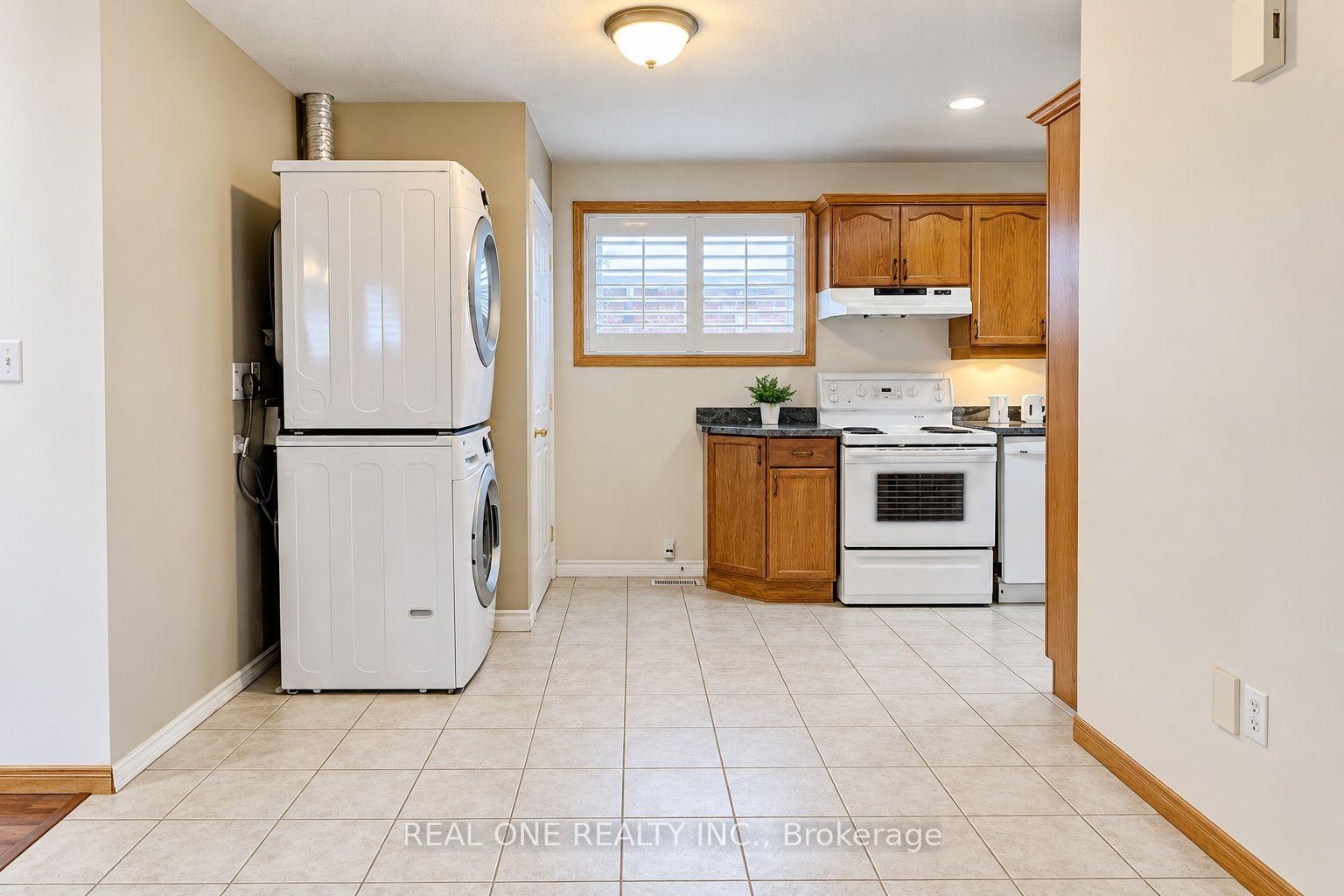 Photo 15 of Unit Upper, 25 Terrace Drive, Hamilton, Balfour — HOMEH