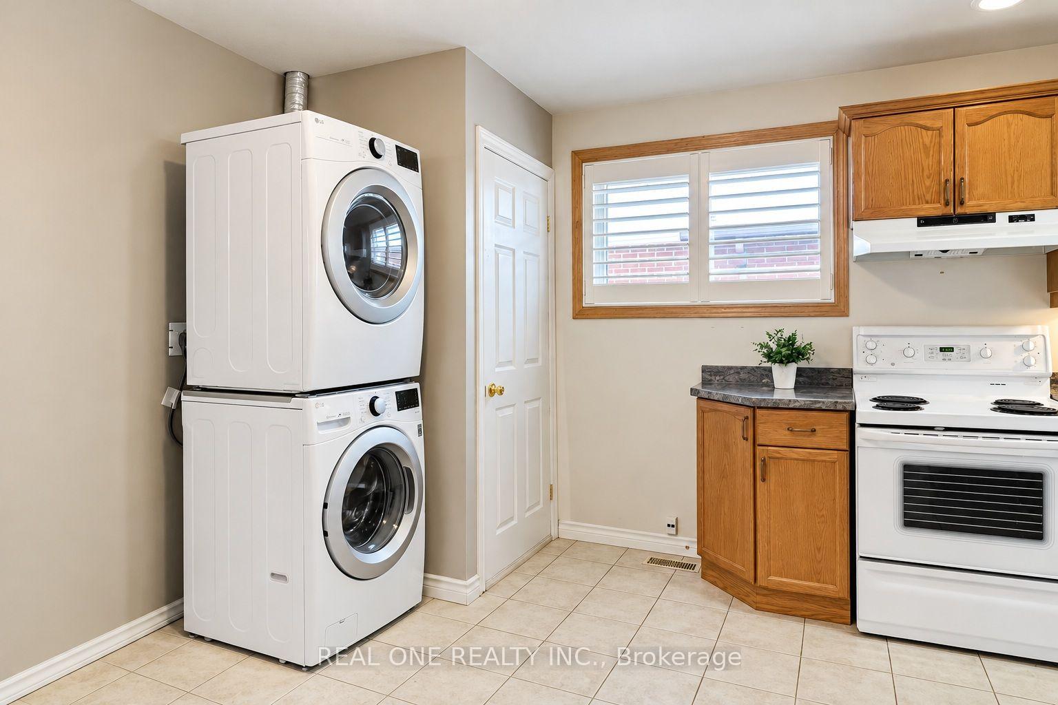 Photo 17 of Unit Upper, 25 Terrace Drive, Hamilton, Balfour — HOMEH