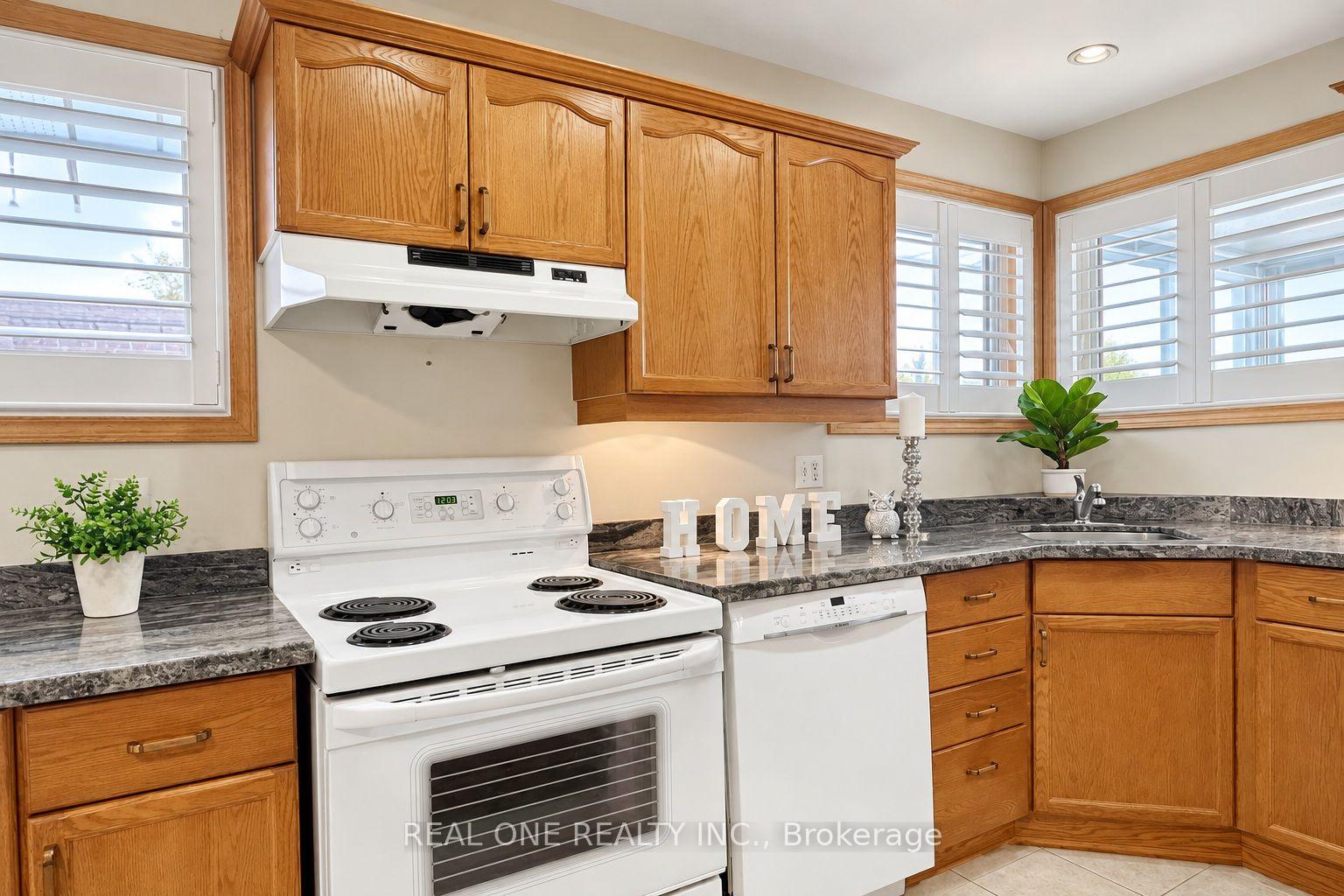 Photo 23 of Unit Upper, 25 Terrace Drive, Hamilton, Balfour — HOMEH
