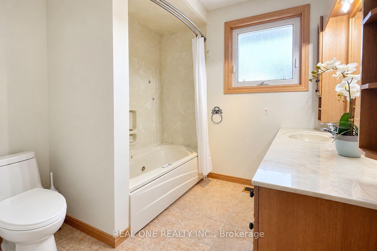 Photo 31 of Unit Upper, 25 Terrace Drive, Hamilton, Balfour — HOMEH