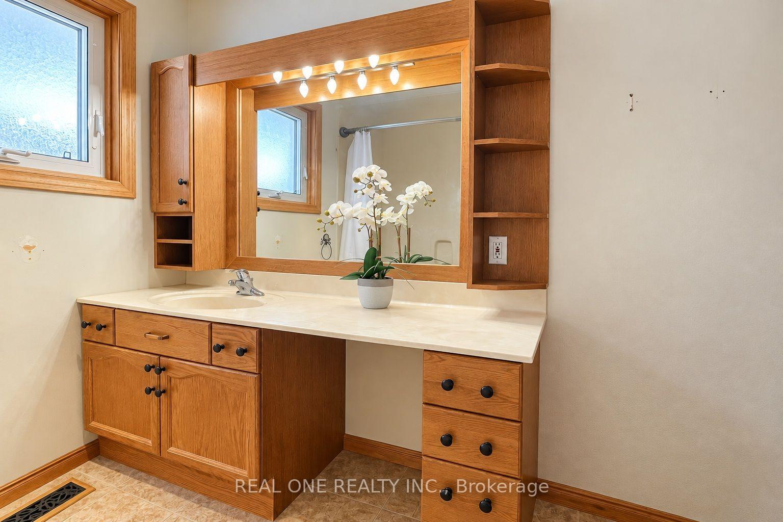 Photo 33 of Unit Upper, 25 Terrace Drive, Hamilton, Balfour — HOMEH