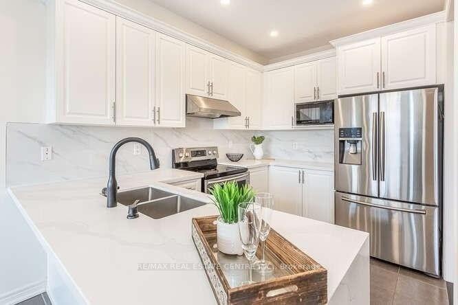 Photo 9 of 68 Fann Drive, Brampton, Northwest Brampton — HOMEH