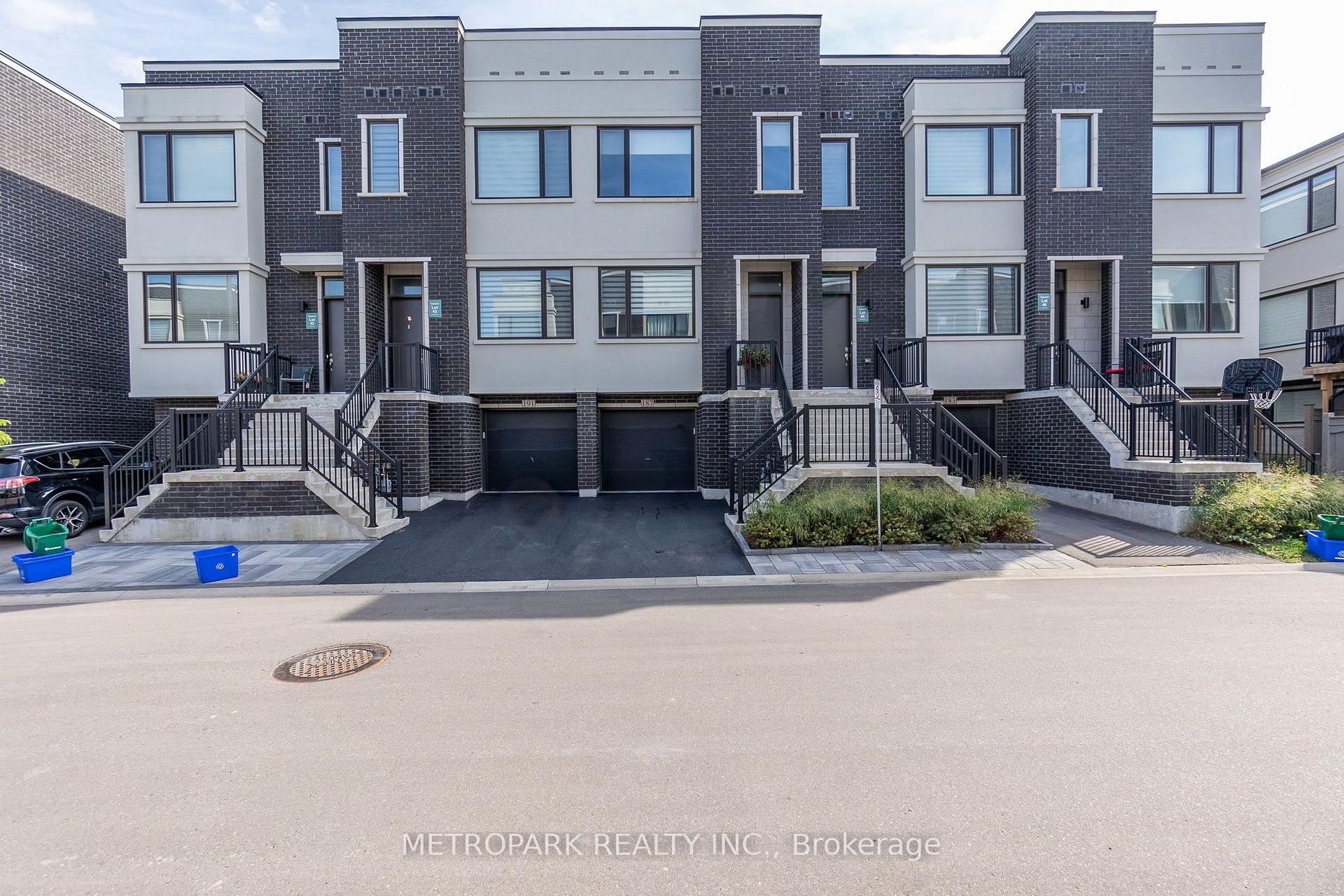 Photo 2 of 187 Sydney Circle, Vaughan, Vellore Village — HOMEH
