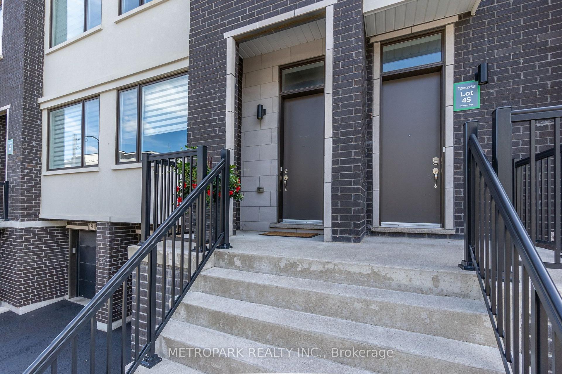 Photo 3 of 187 Sydney Circle, Vaughan, Vellore Village — HOMEH