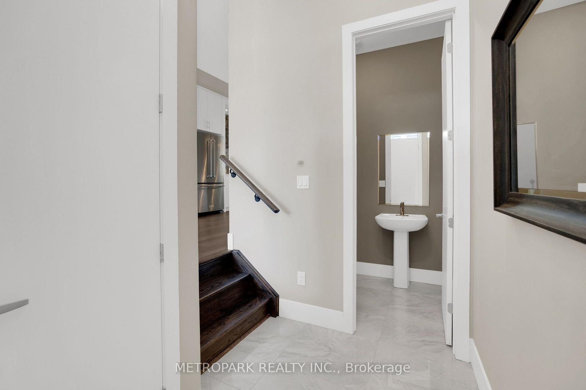 Photo 4 of 187 Sydney Circle, Vaughan, Vellore Village — HOMEH