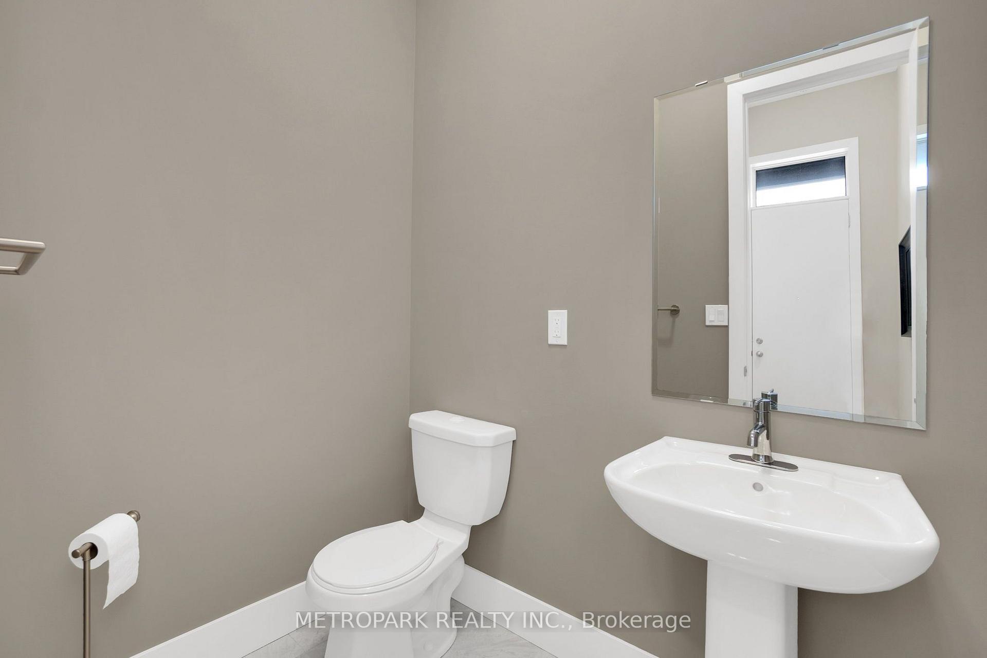 Photo 5 of 187 Sydney Circle, Vaughan, Vellore Village — HOMEH