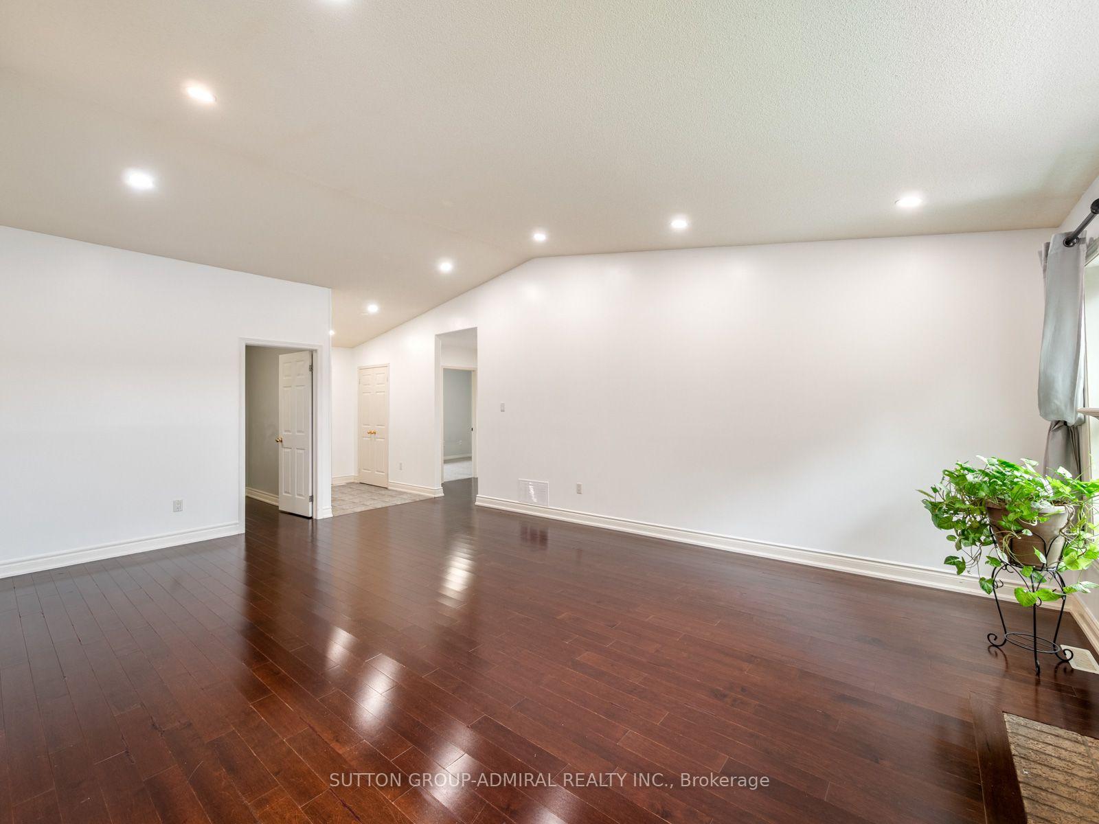 Photo 7 of 28 Harwood Drive, Barrie, Painswick North — HOMEH