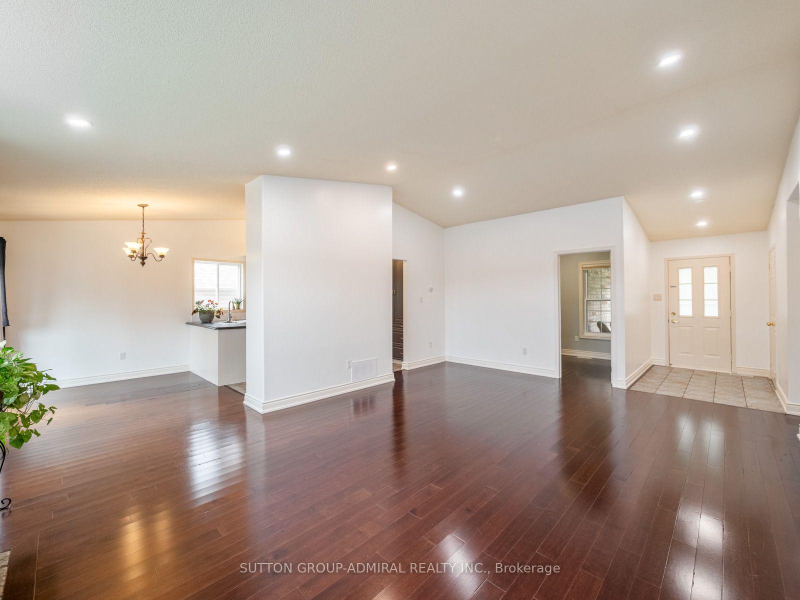 Photo 8 of 28 Harwood Drive, Barrie, Painswick North — HOMEH