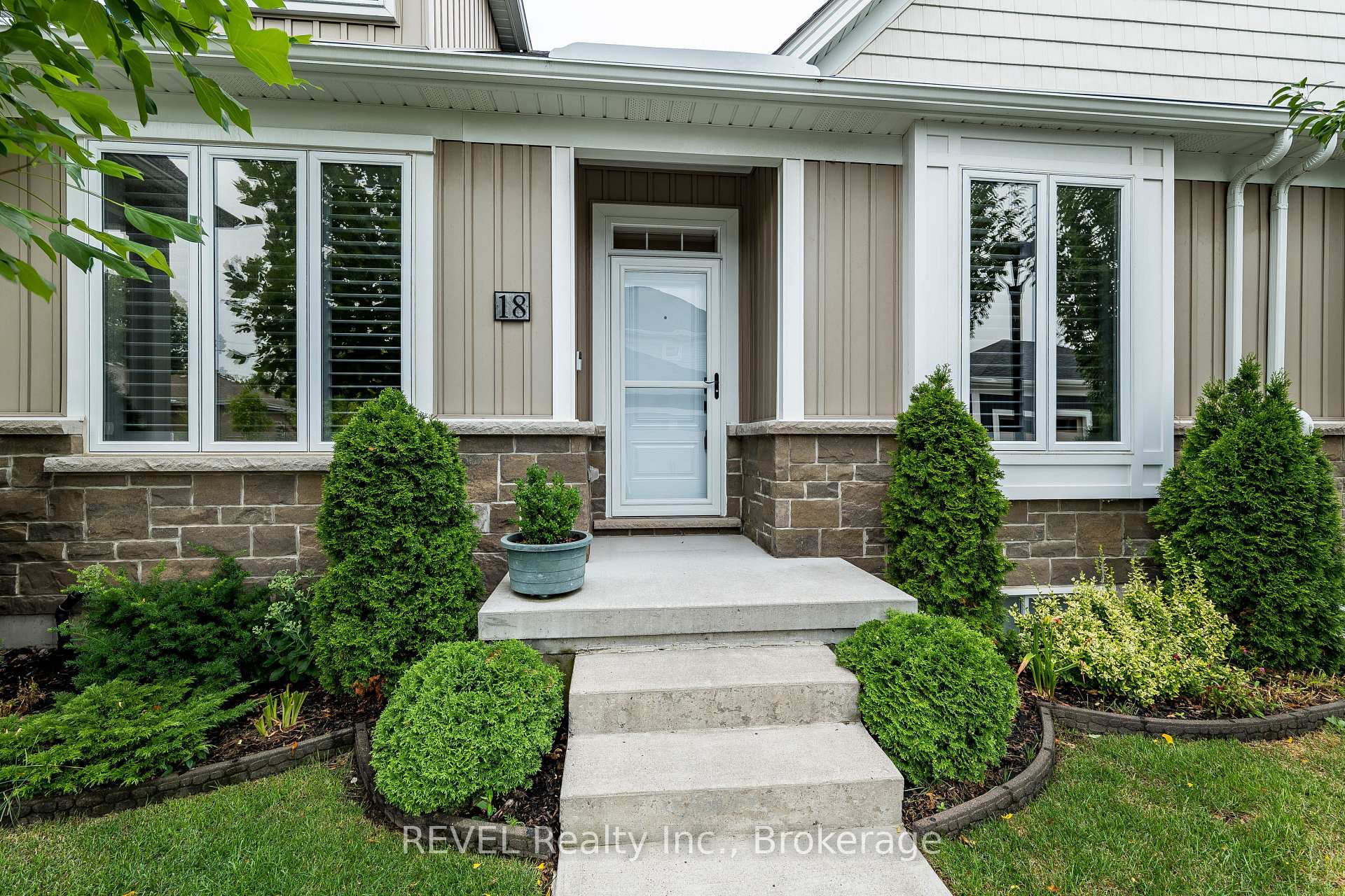 Photo 2 of 18 Princeton Common Street, St. Catharines, Lakeport — HOMEH