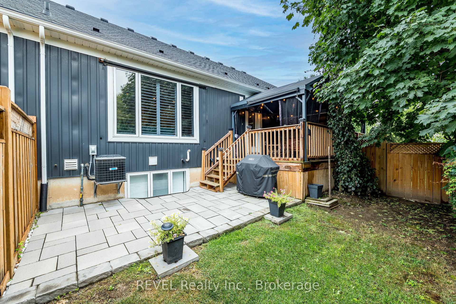 Photo 42 of 18 Princeton Common Street, St. Catharines, Lakeport — HOMEH