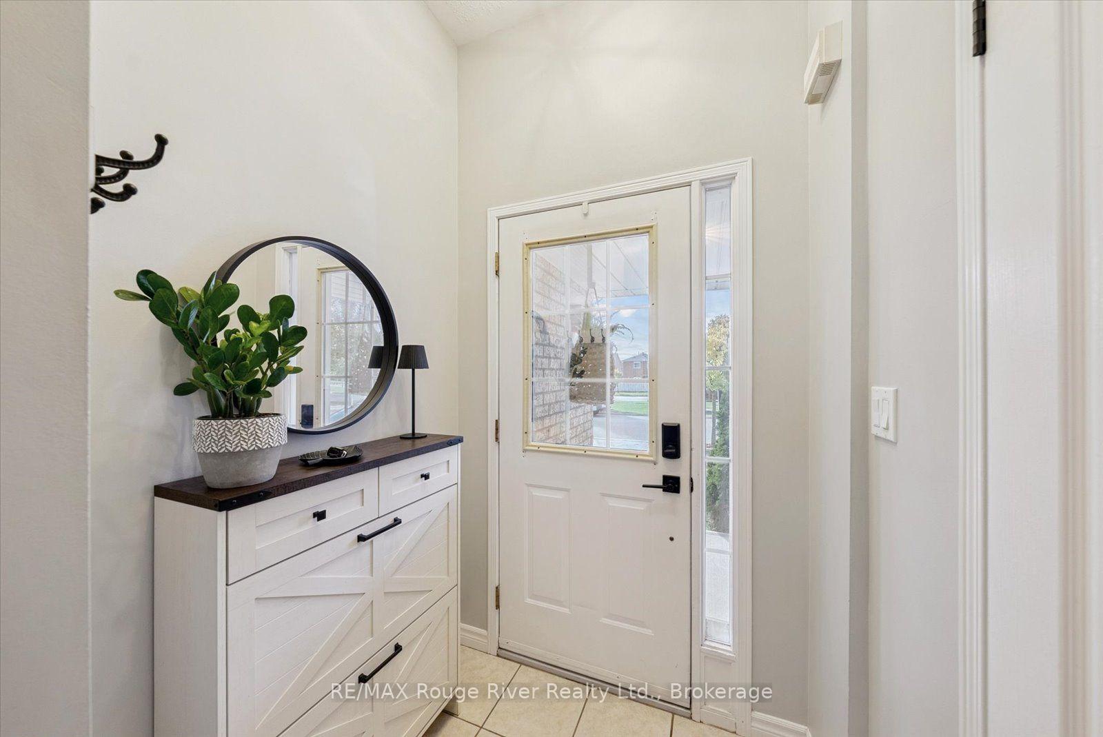 Photo 4 of 50 Treen Crescent, Whitby, Rolling Acres — HOMEH