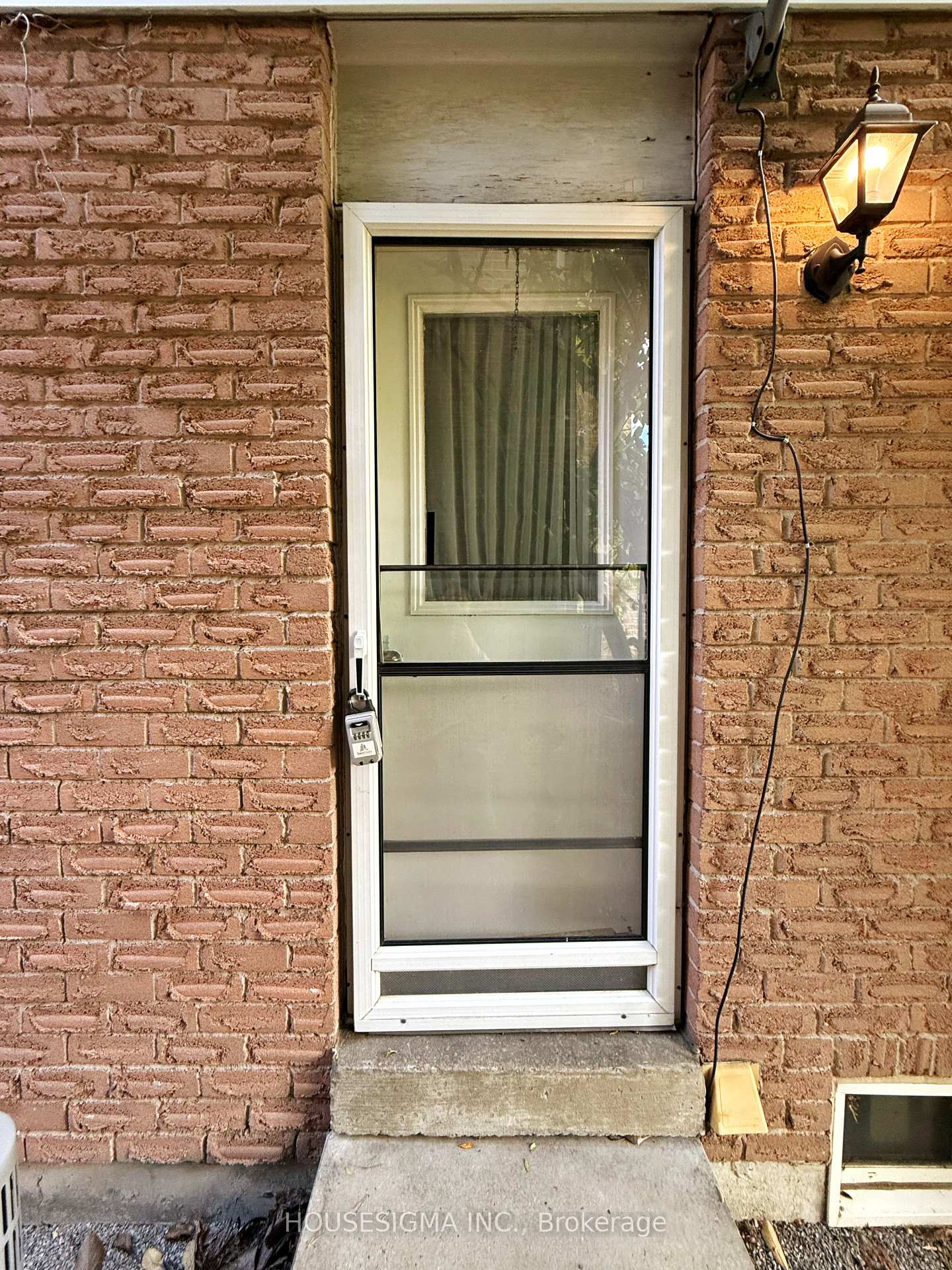Photo 4 of Unit Lower, 16 Mendys Forest Street, Aurora, Aurora Heights — HOMEH