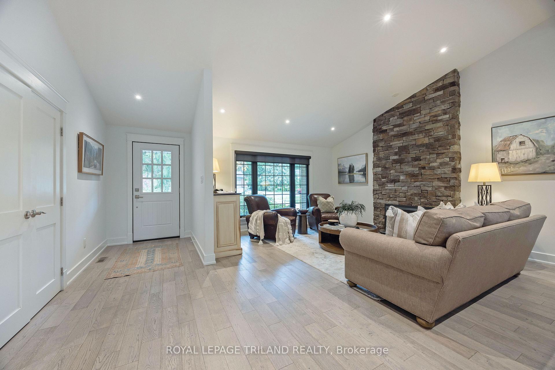 Photo 5 of 1630 Hillside Drive, London, North A — HOMEH