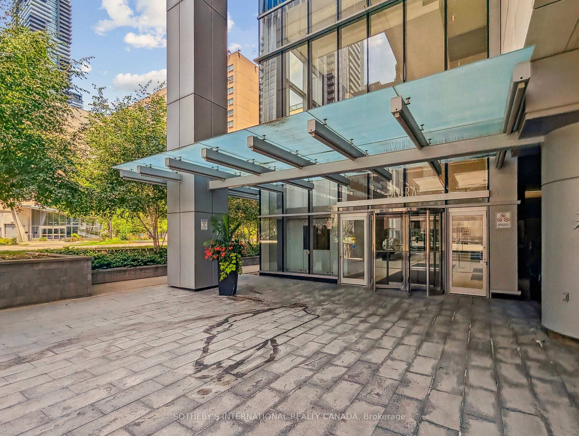 Photo 4 of Unit 602, 386 Yonge Street, Toronto, Bay Street Corridor — HOMEH