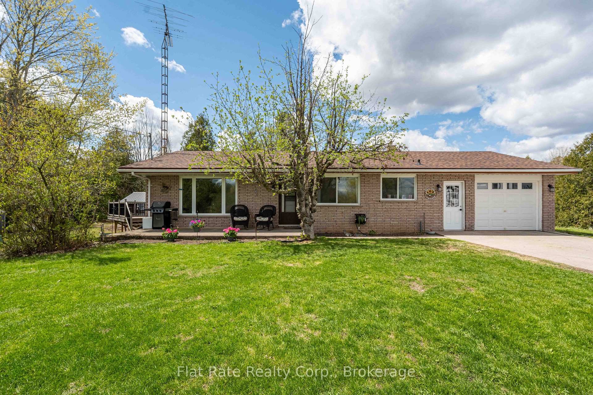 Photo of 2086 McCrackens Landing Road