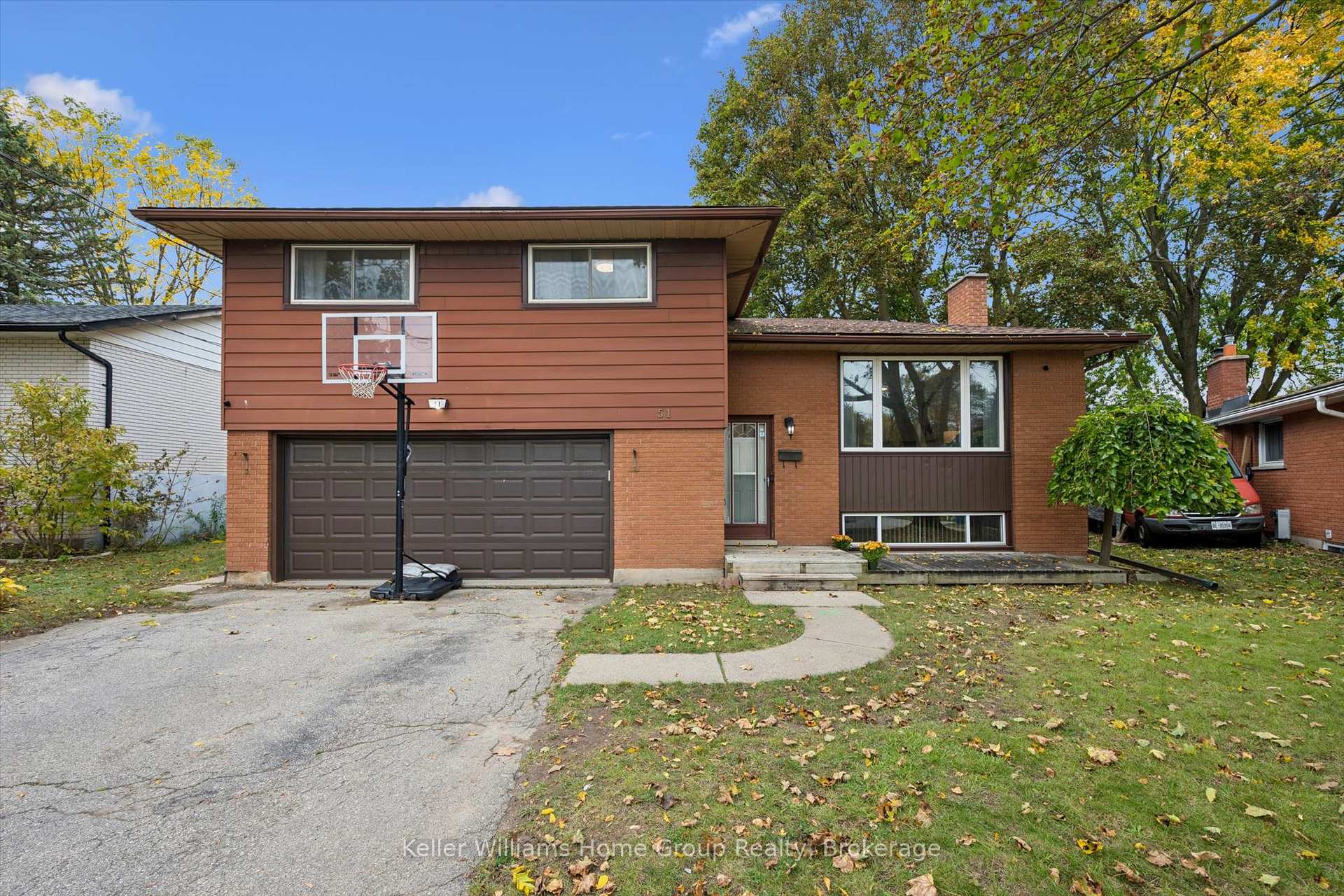 Photo 3 of 51 Lonsdale Drive, Guelph, Riverside Park — HOMEH