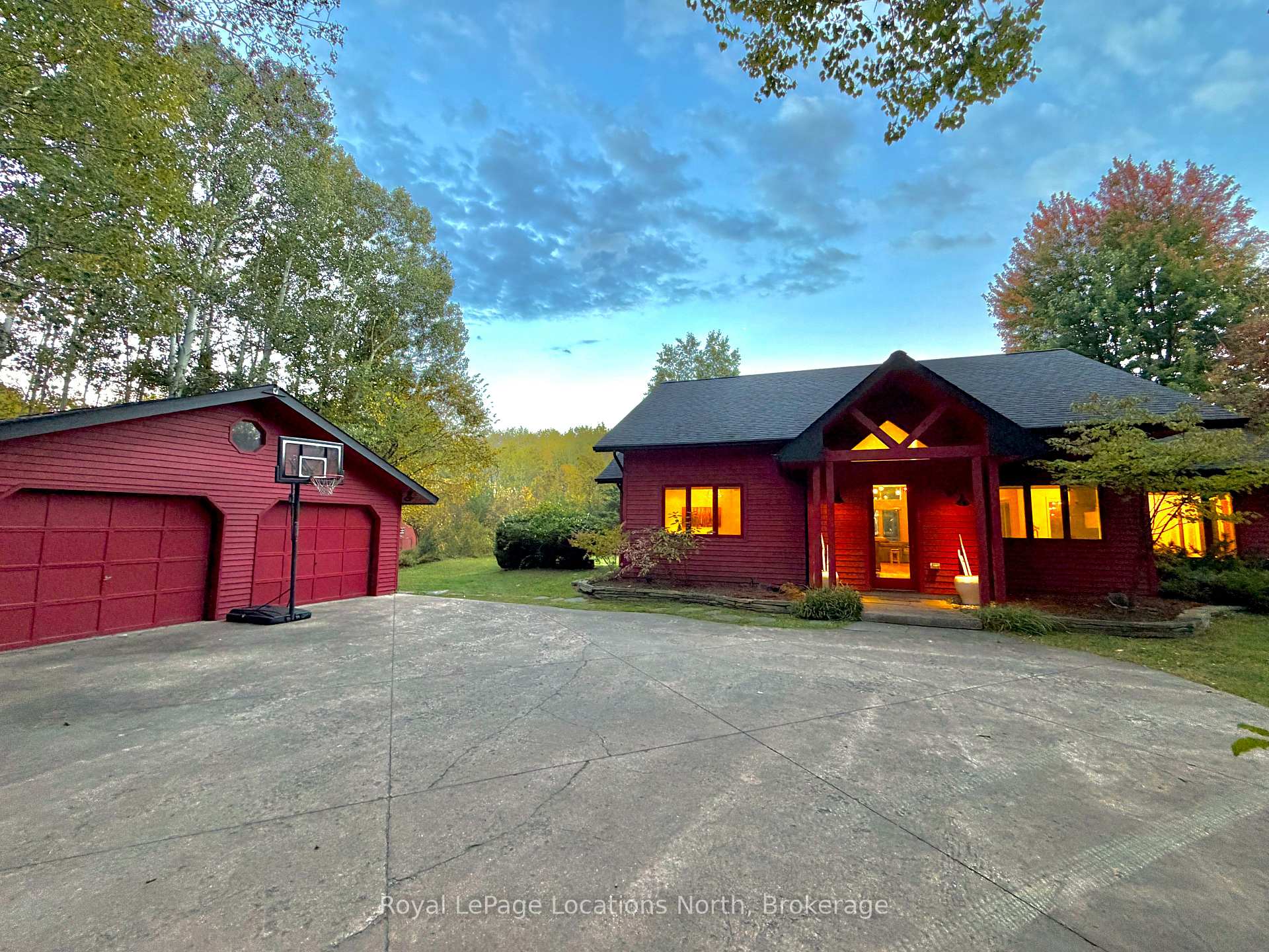 Photo 2 of 21 Buckingham Boulevard, Clearview, Rural Clearview — HOMEH