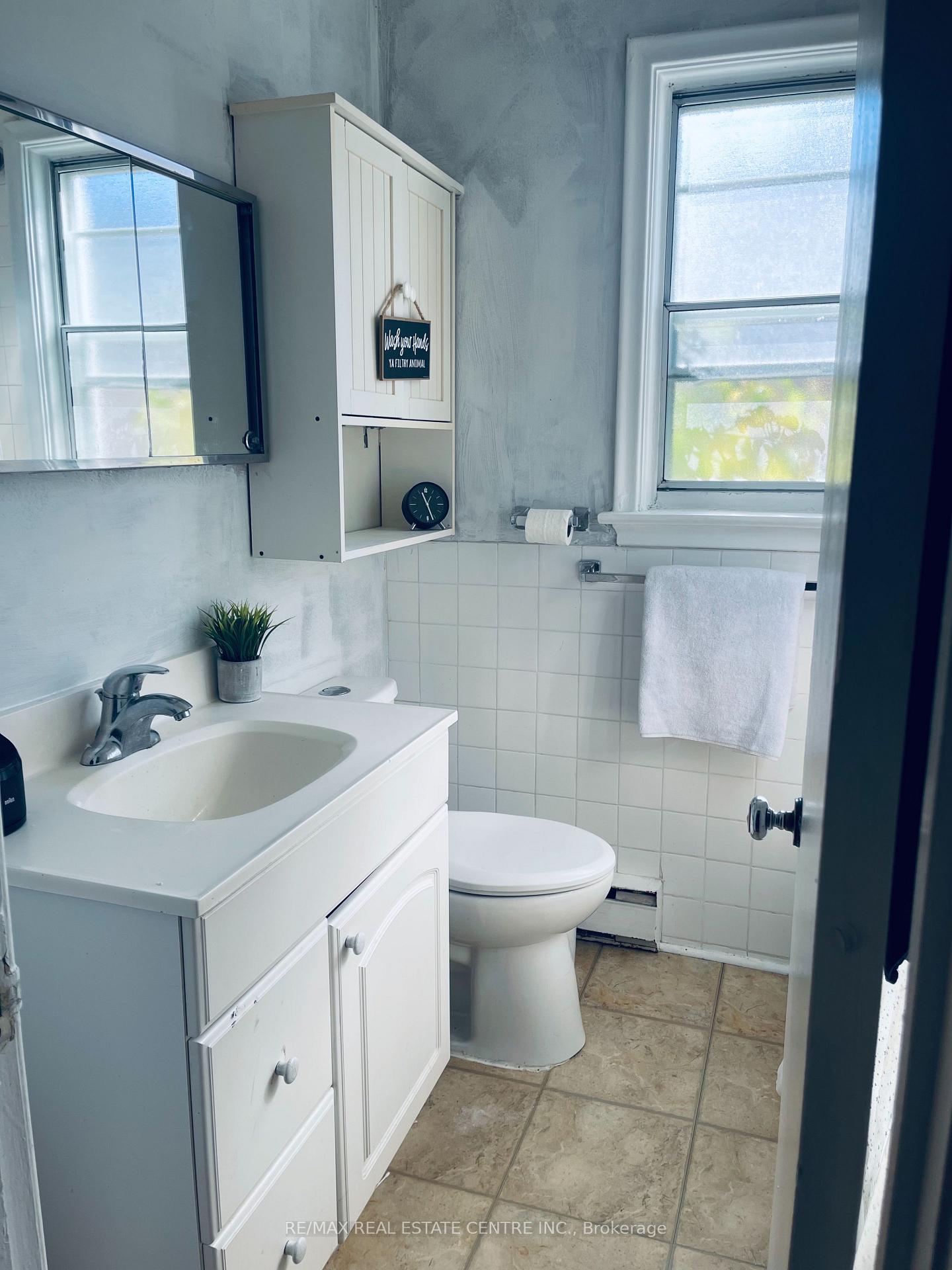 Photo 13 of Unit Main Level, 34 Singleton Road, Scarborough, Wexford-Maryvale — HOMEH