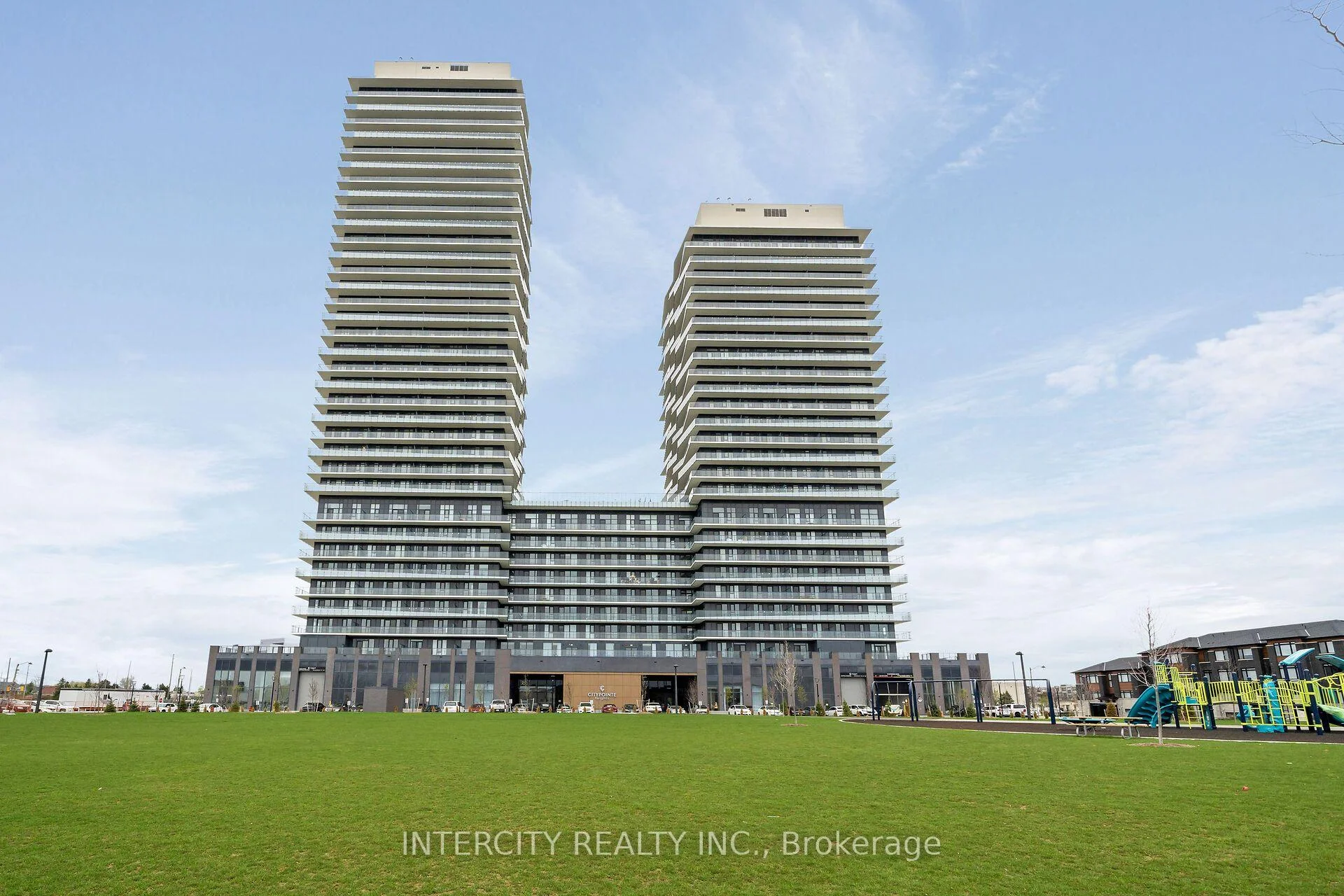 Photo of Unit 1813, 15 Skyridge Drive E