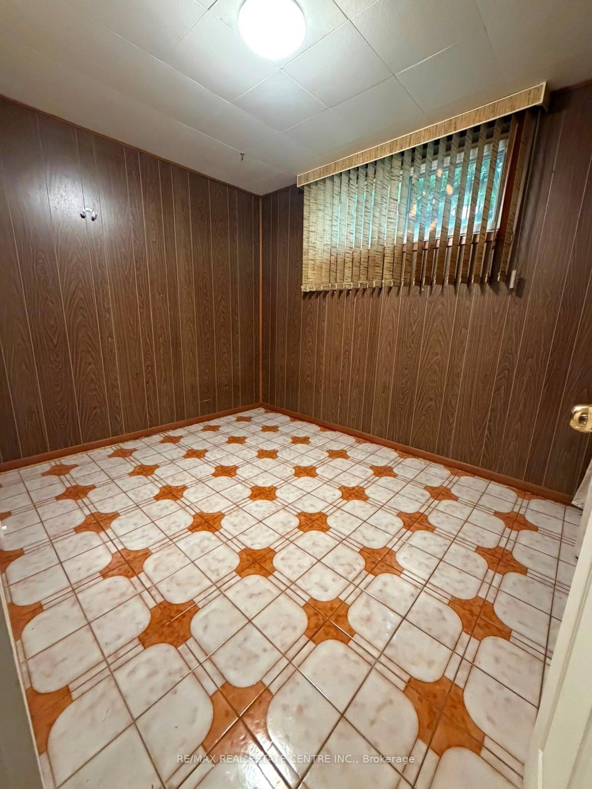 Photo 3 of Unit Basement, 82 Sharpecroft Boulevard, North York, York University Heights — HOMEH